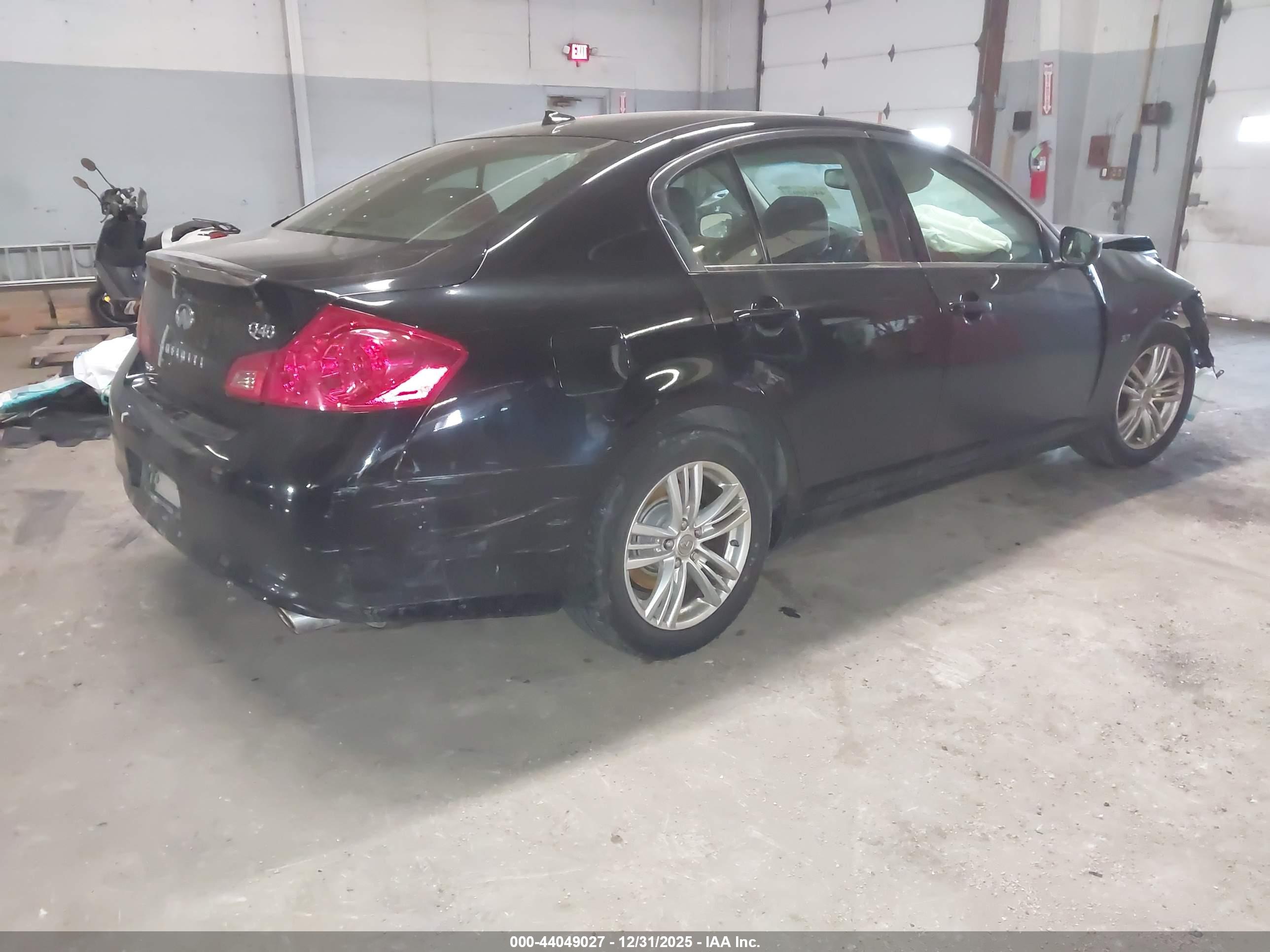 INFINITI Q40 image 4