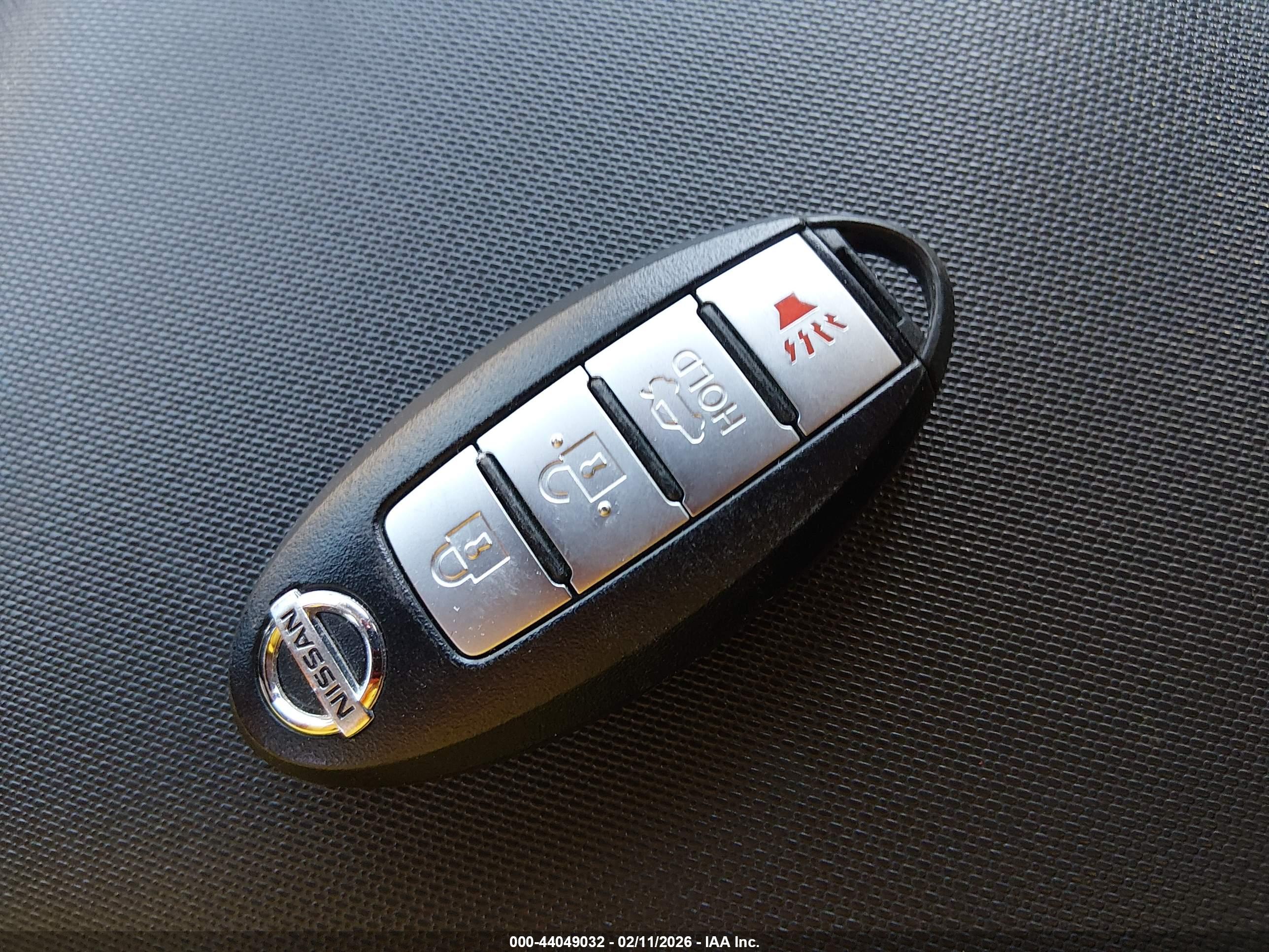 NISSAN MAXIMA image 11