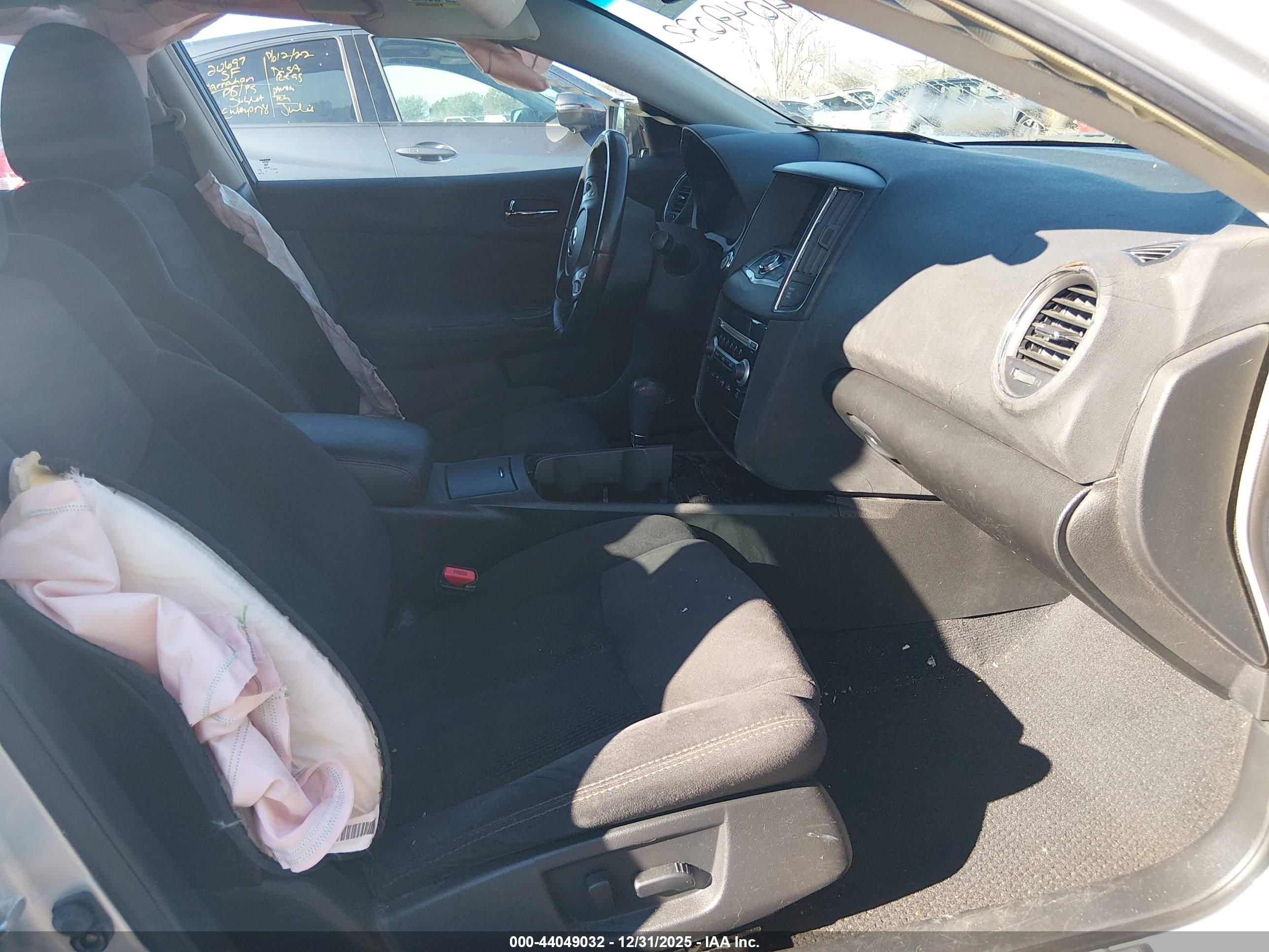 NISSAN MAXIMA image 5