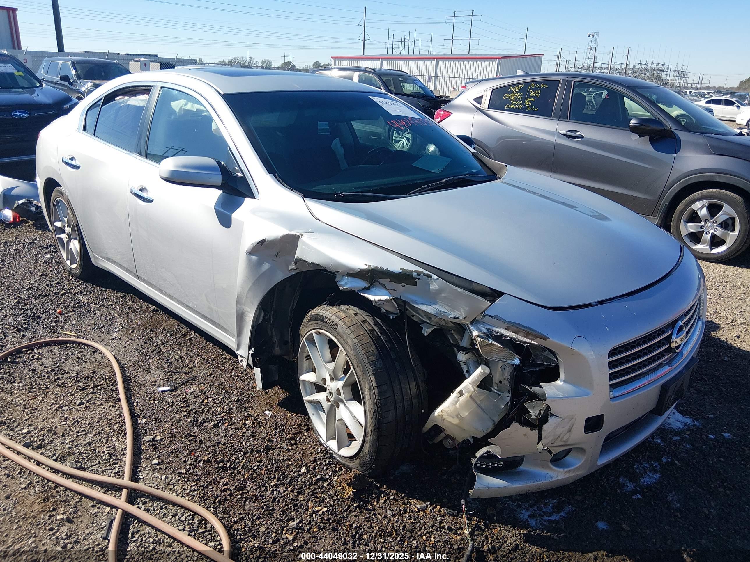 NISSAN MAXIMA image 6