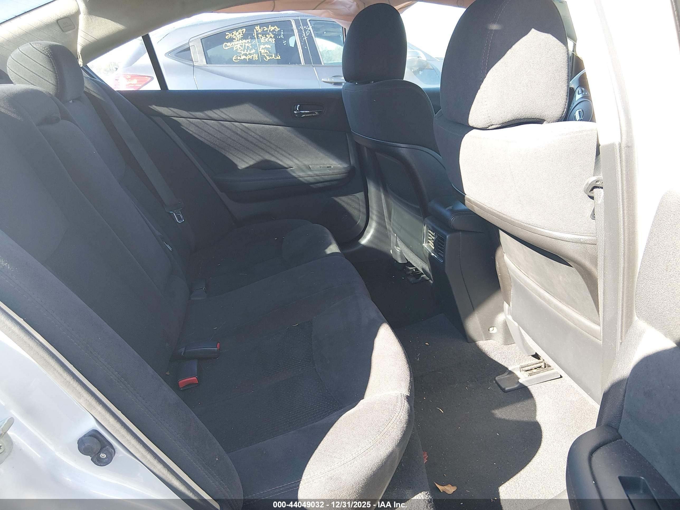 NISSAN MAXIMA image 8