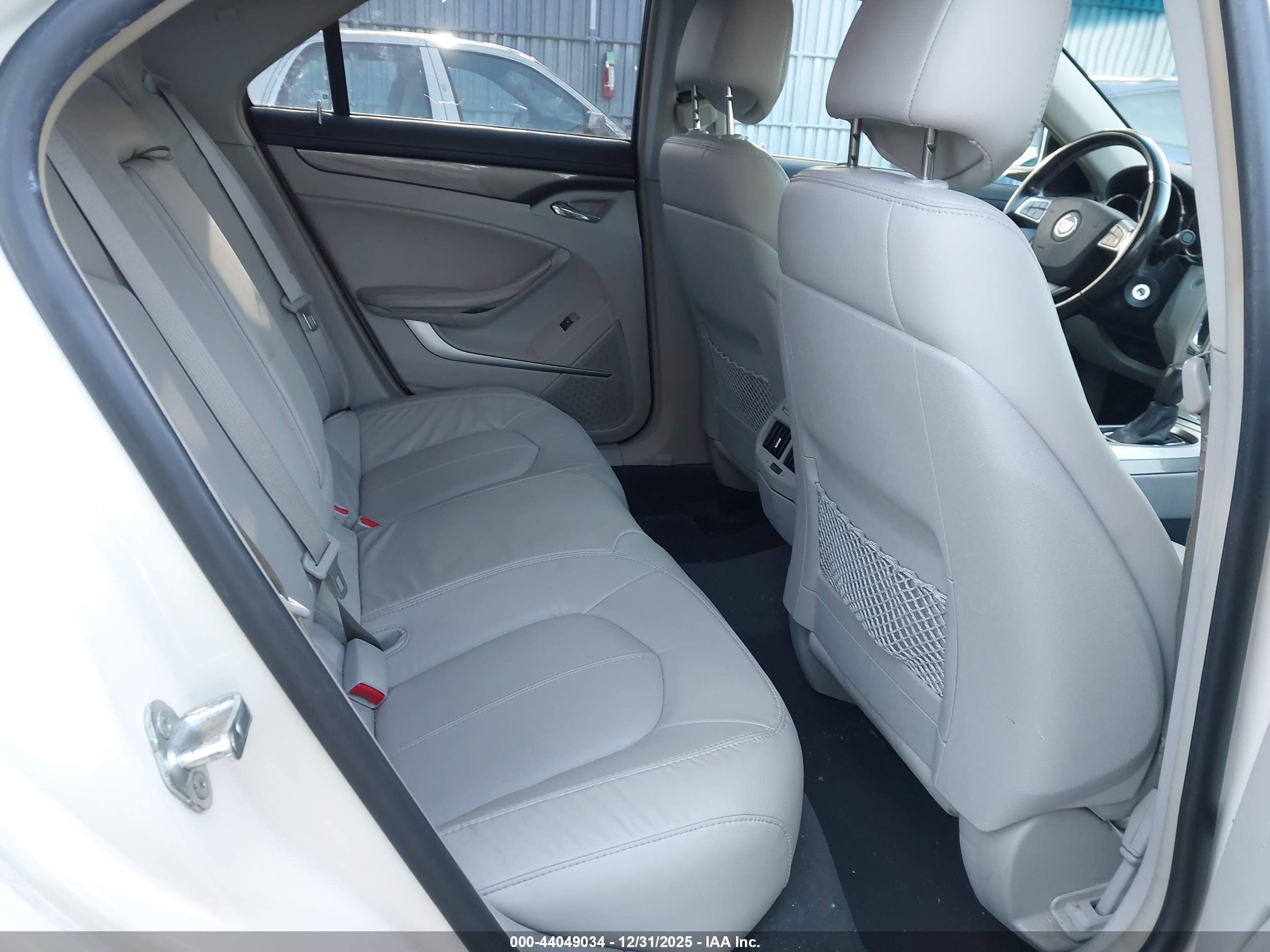 CADILLAC CTS image 8