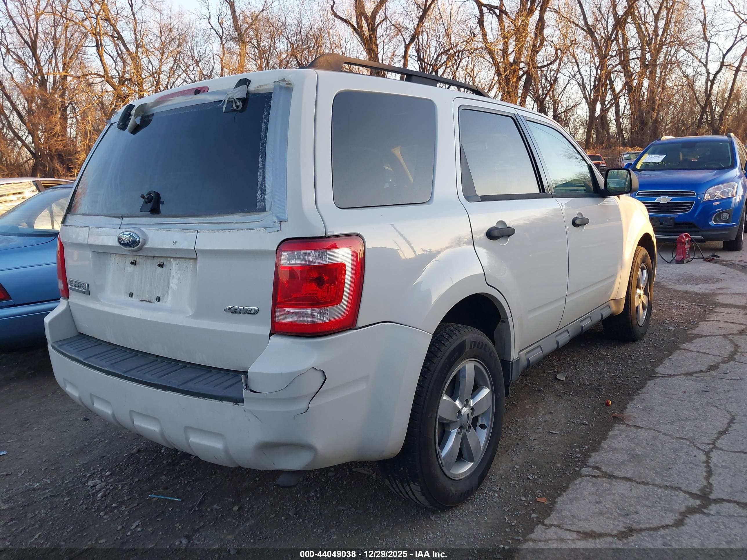 FORD ESCAPE image 4