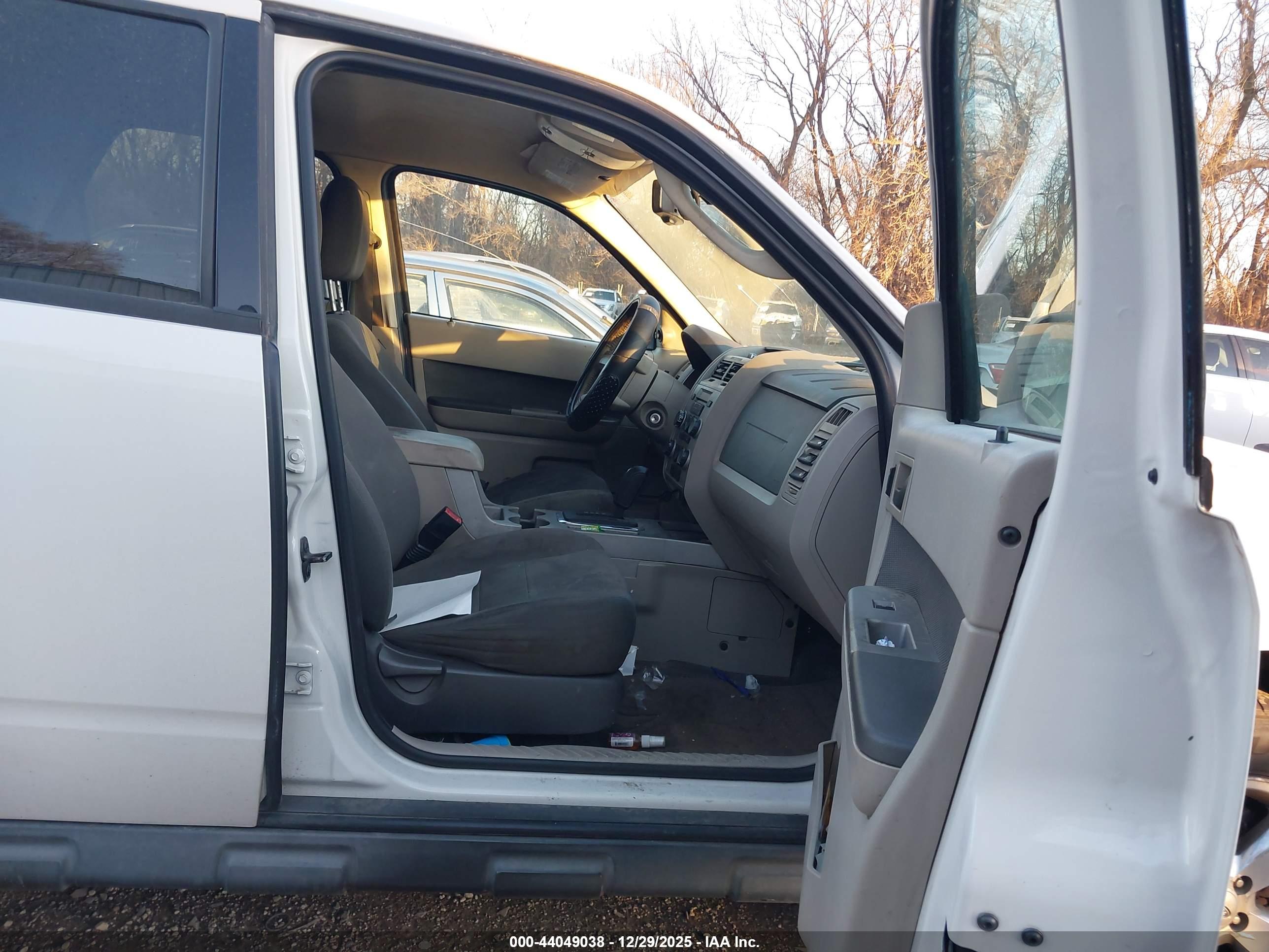 FORD ESCAPE image 5