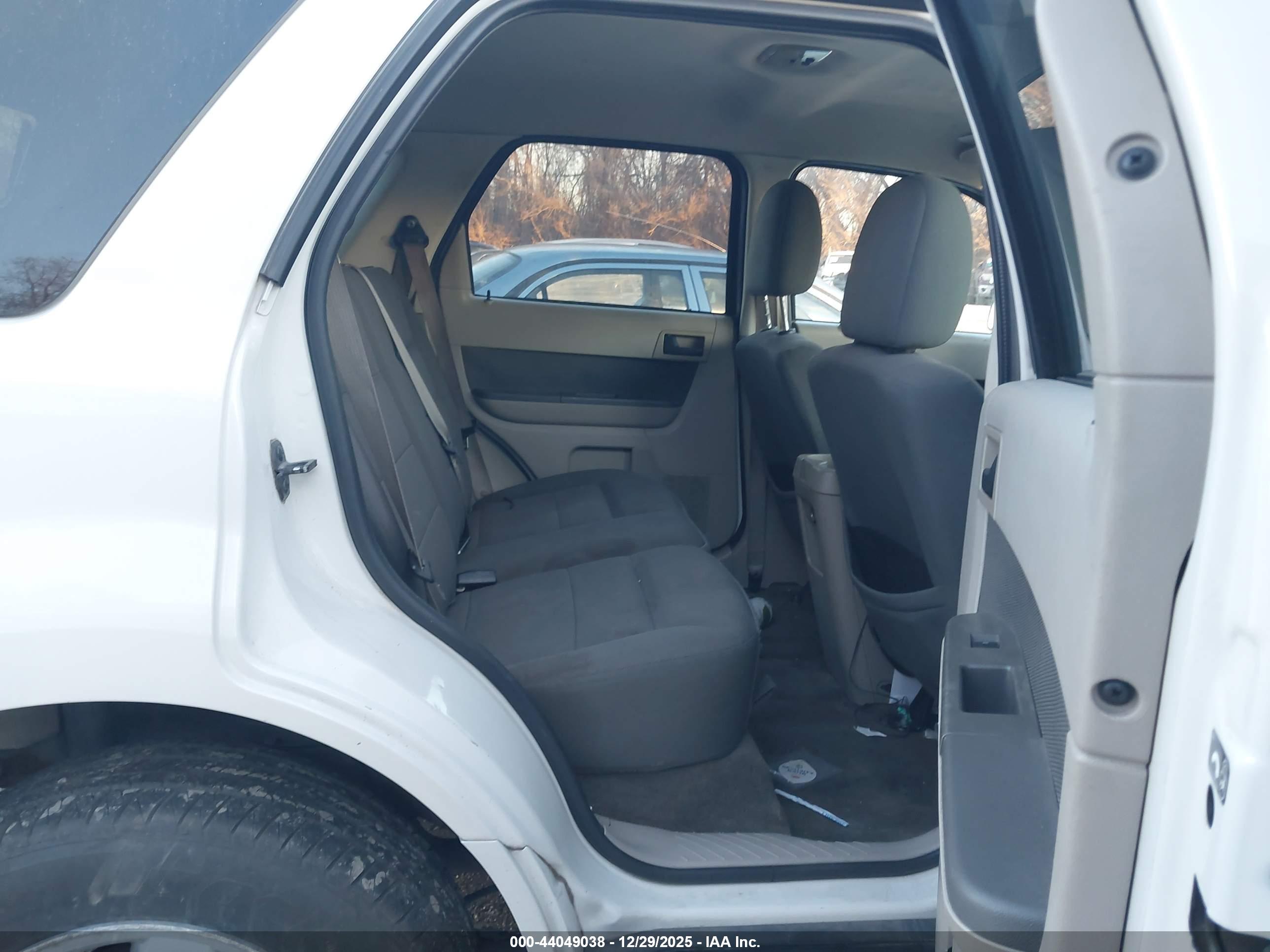FORD ESCAPE image 8