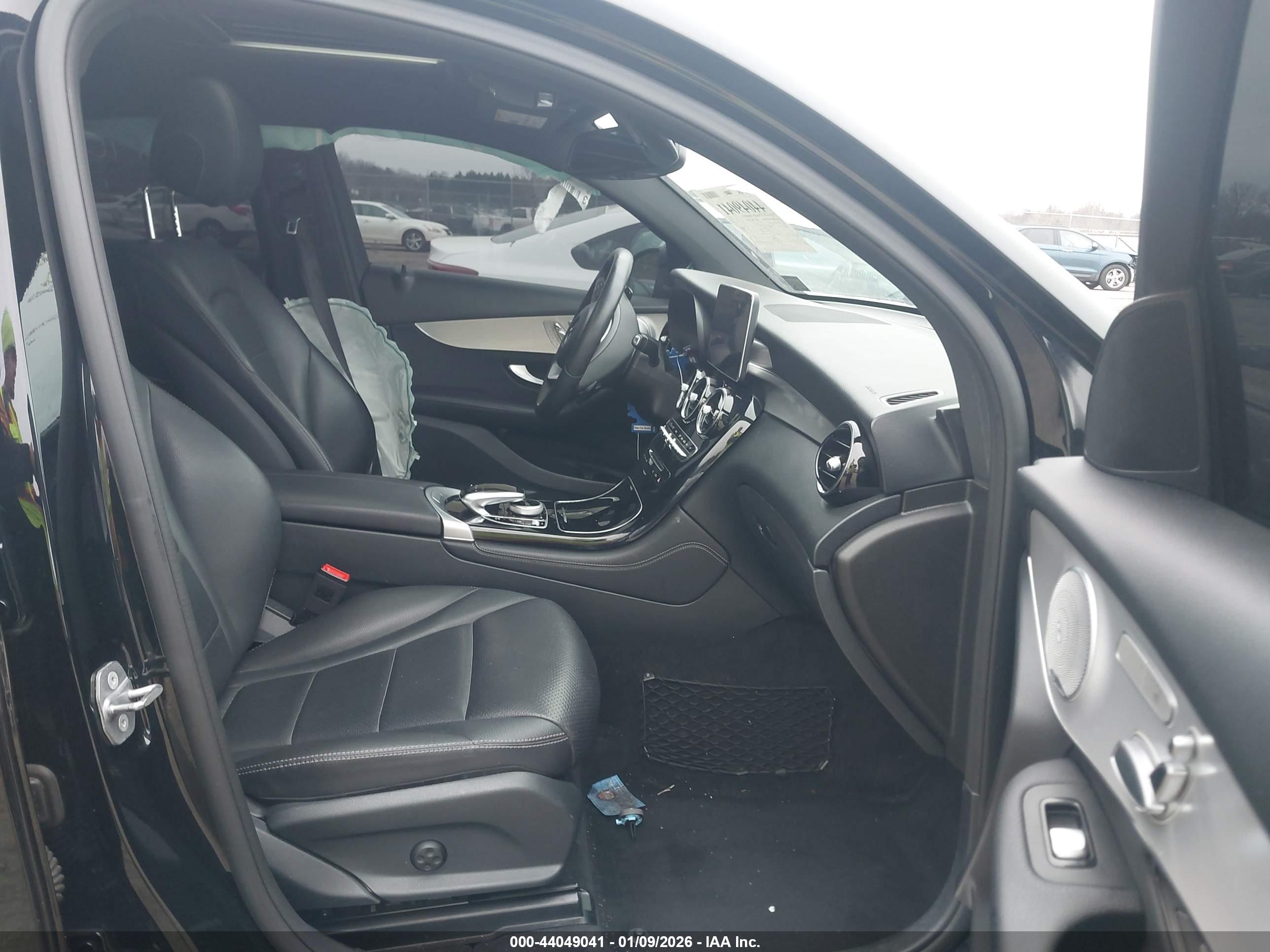 MERCEDES-BENZ GLC image 5