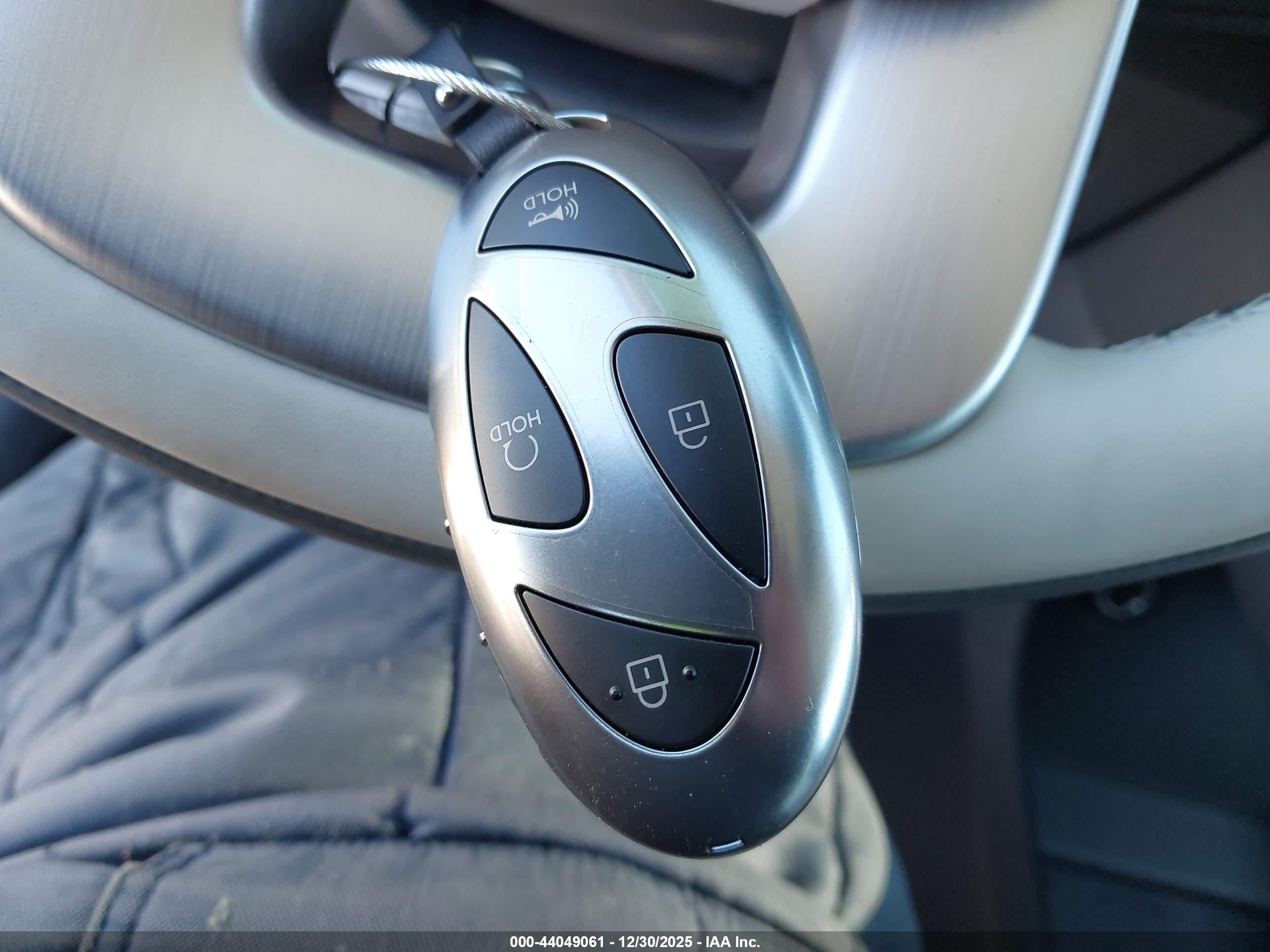 HYUNDAI SANTA image 11