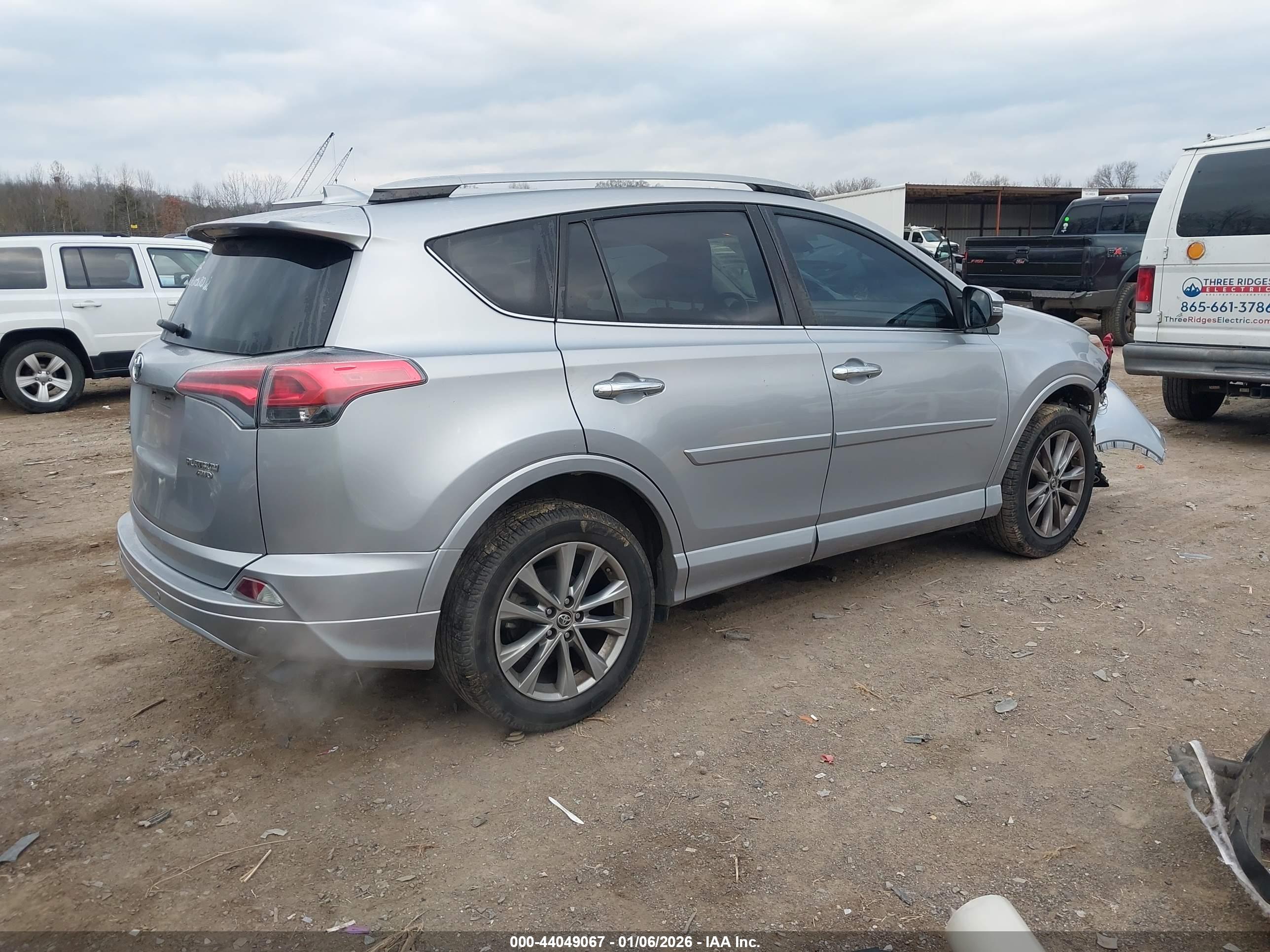 TOYOTA RAV4 image 4