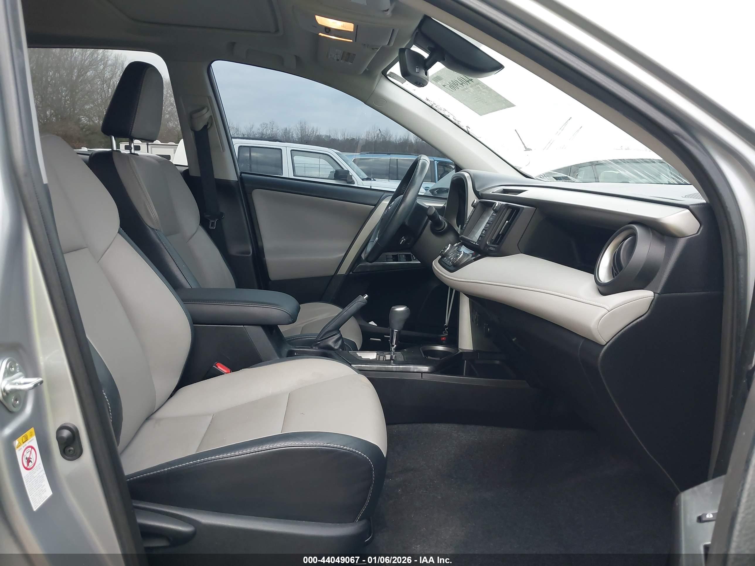 TOYOTA RAV4 image 5
