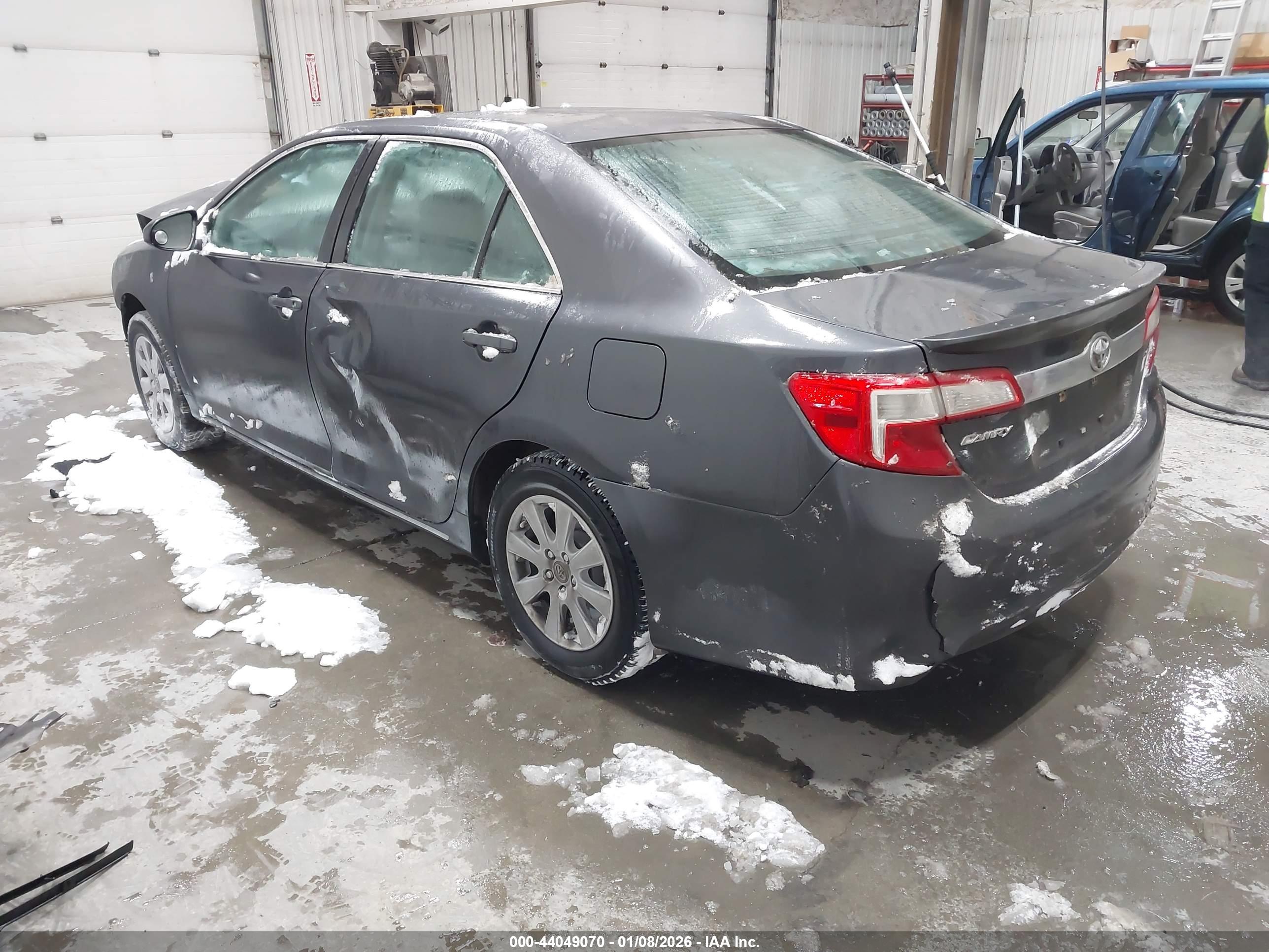 TOYOTA CAMRY image 3