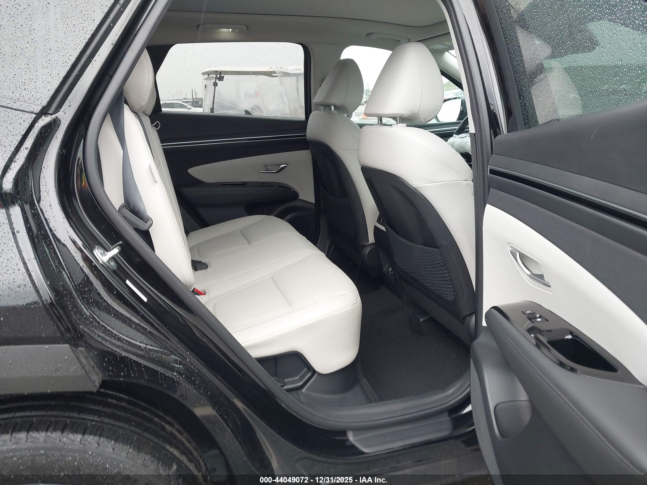 HYUNDAI TUCSON image 8