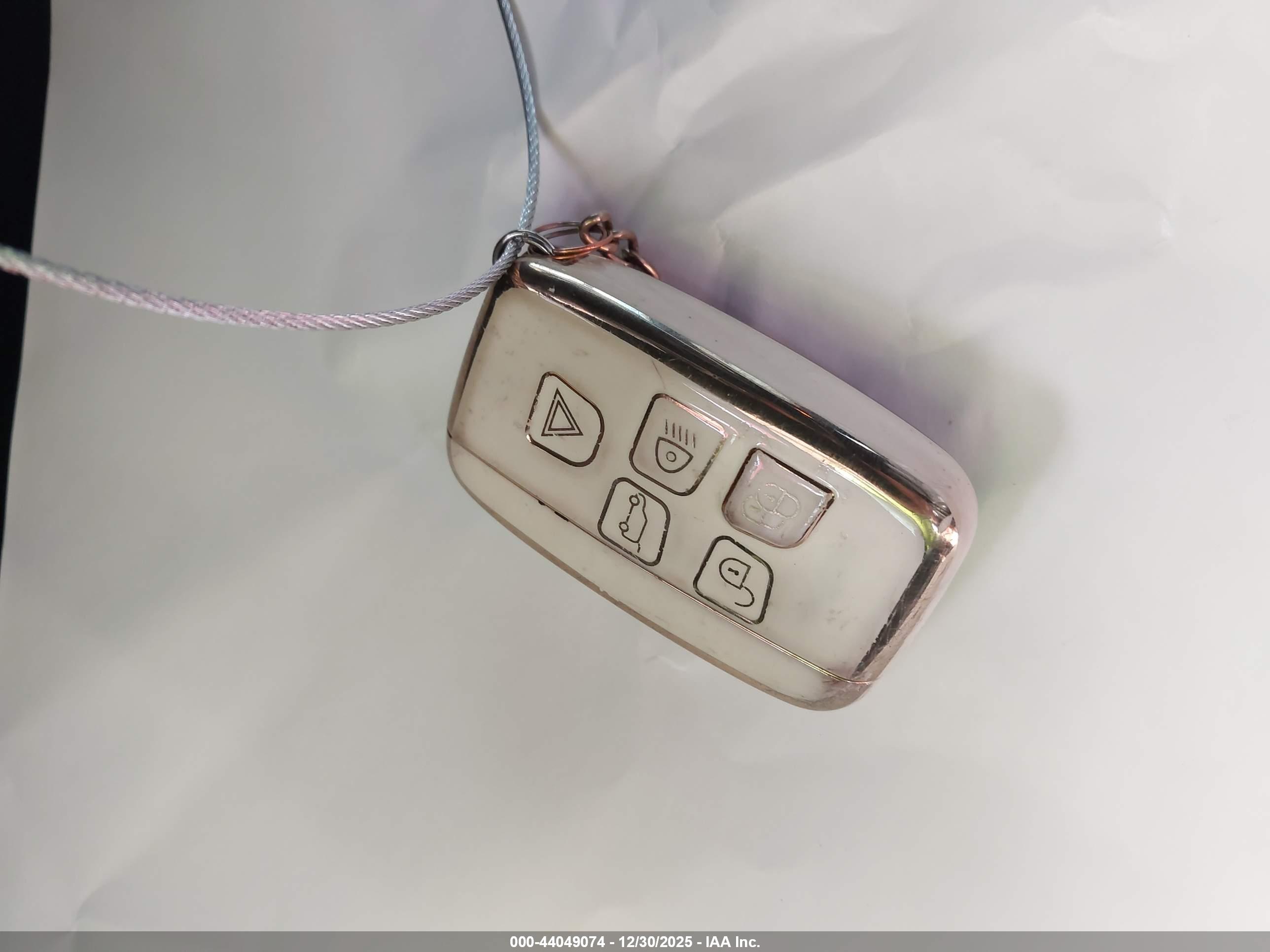 LAND ROVER image 11