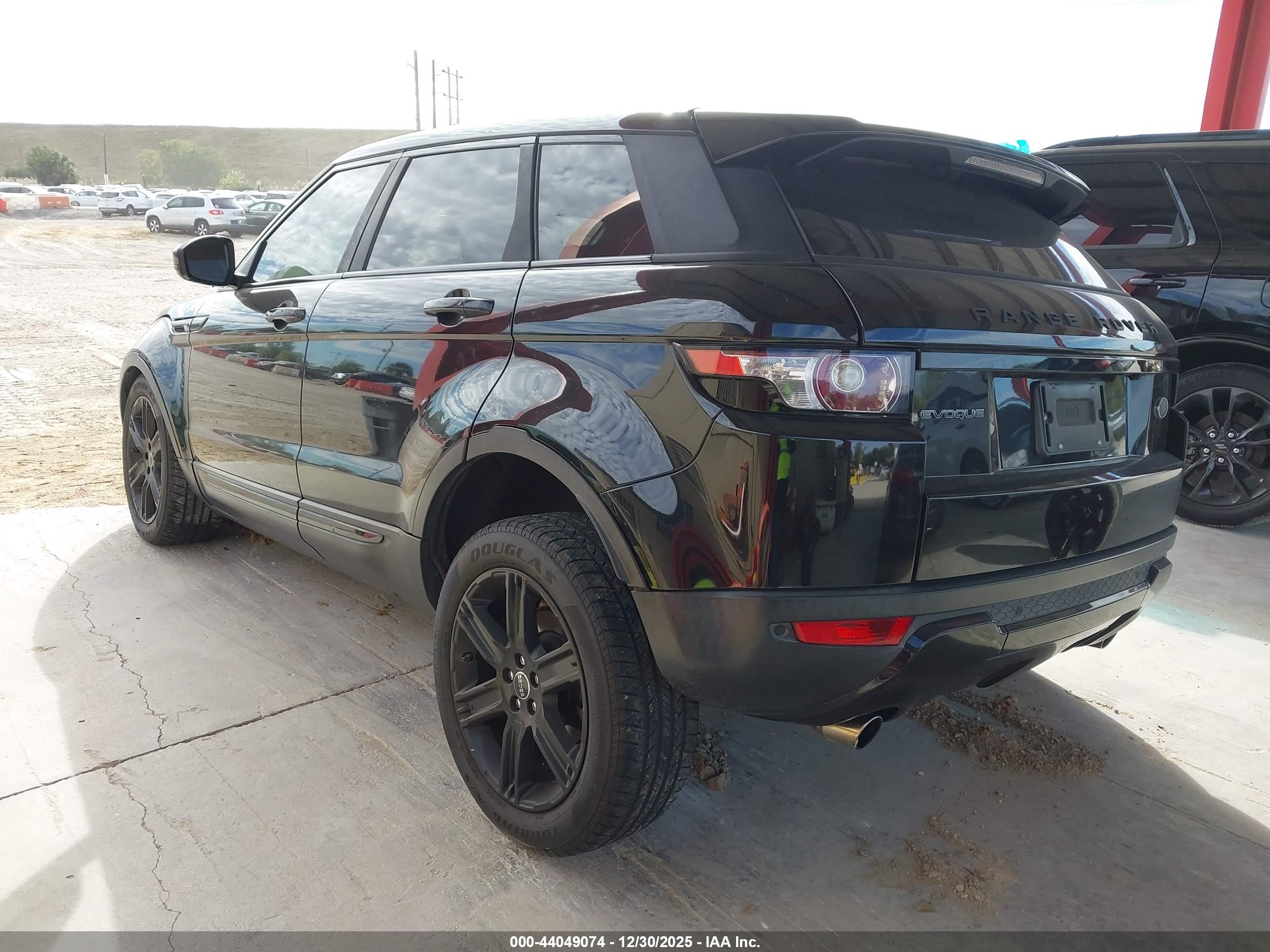 LAND ROVER image 3