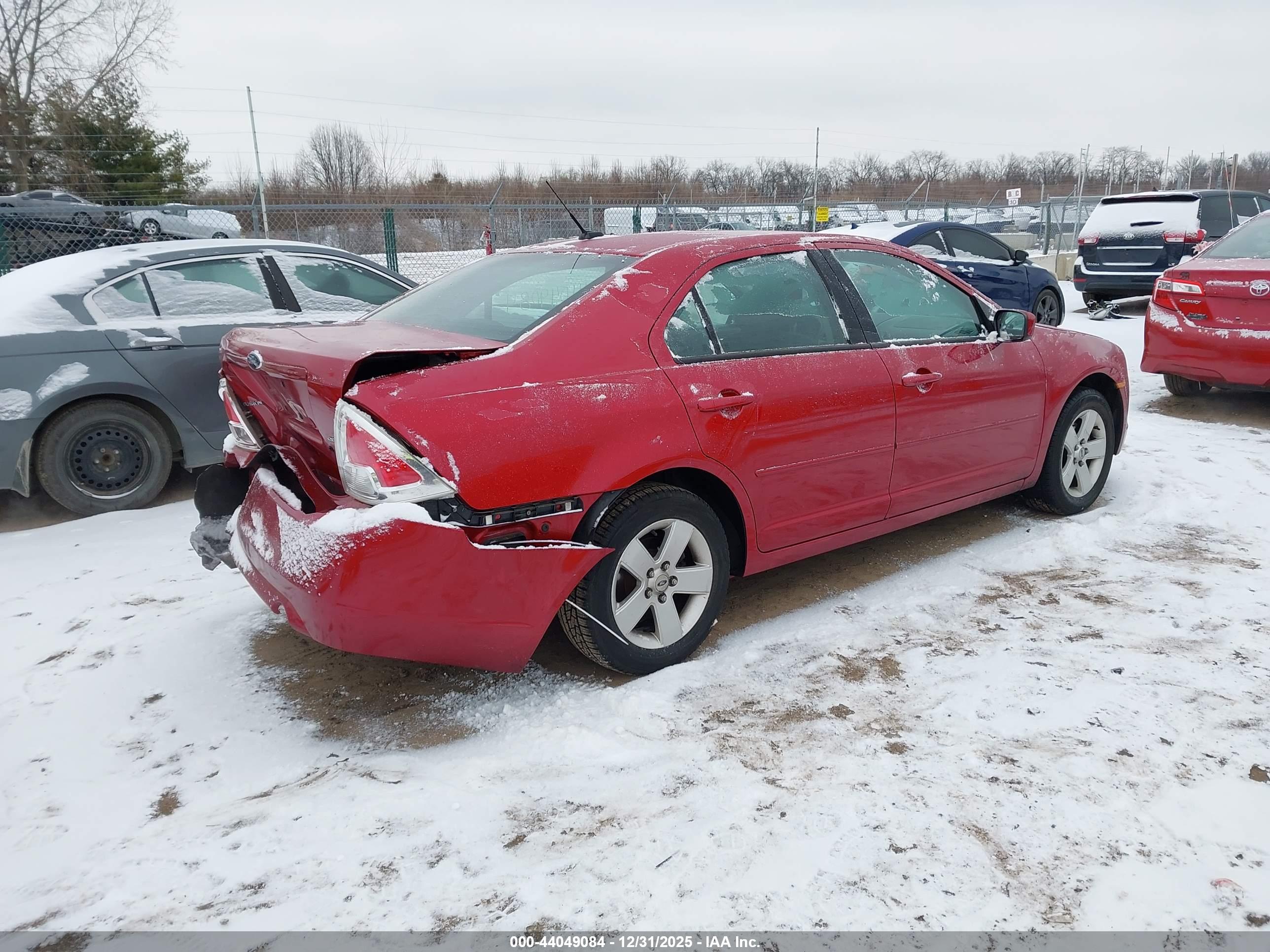 FORD FUSION image 4