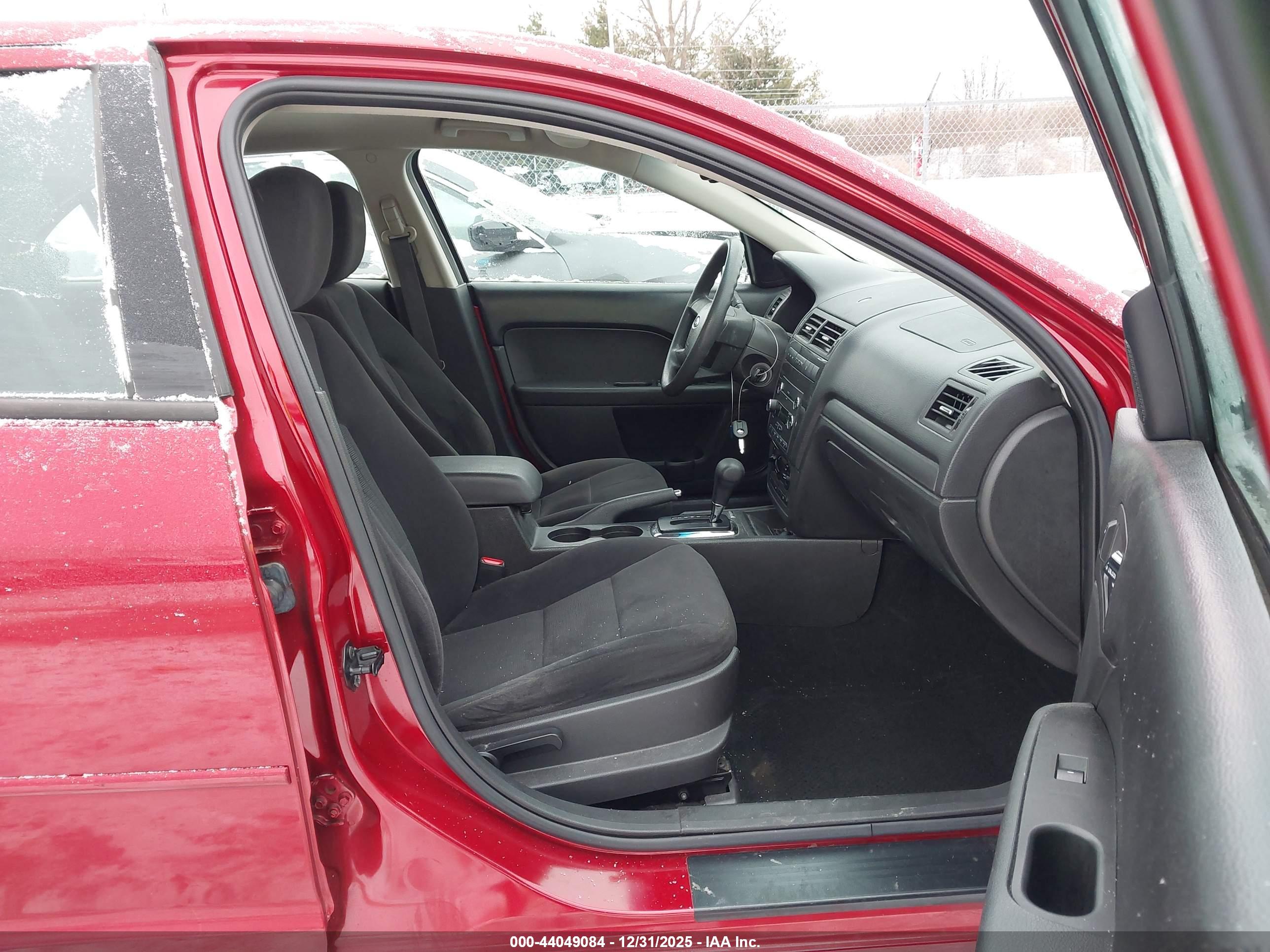 FORD FUSION image 5