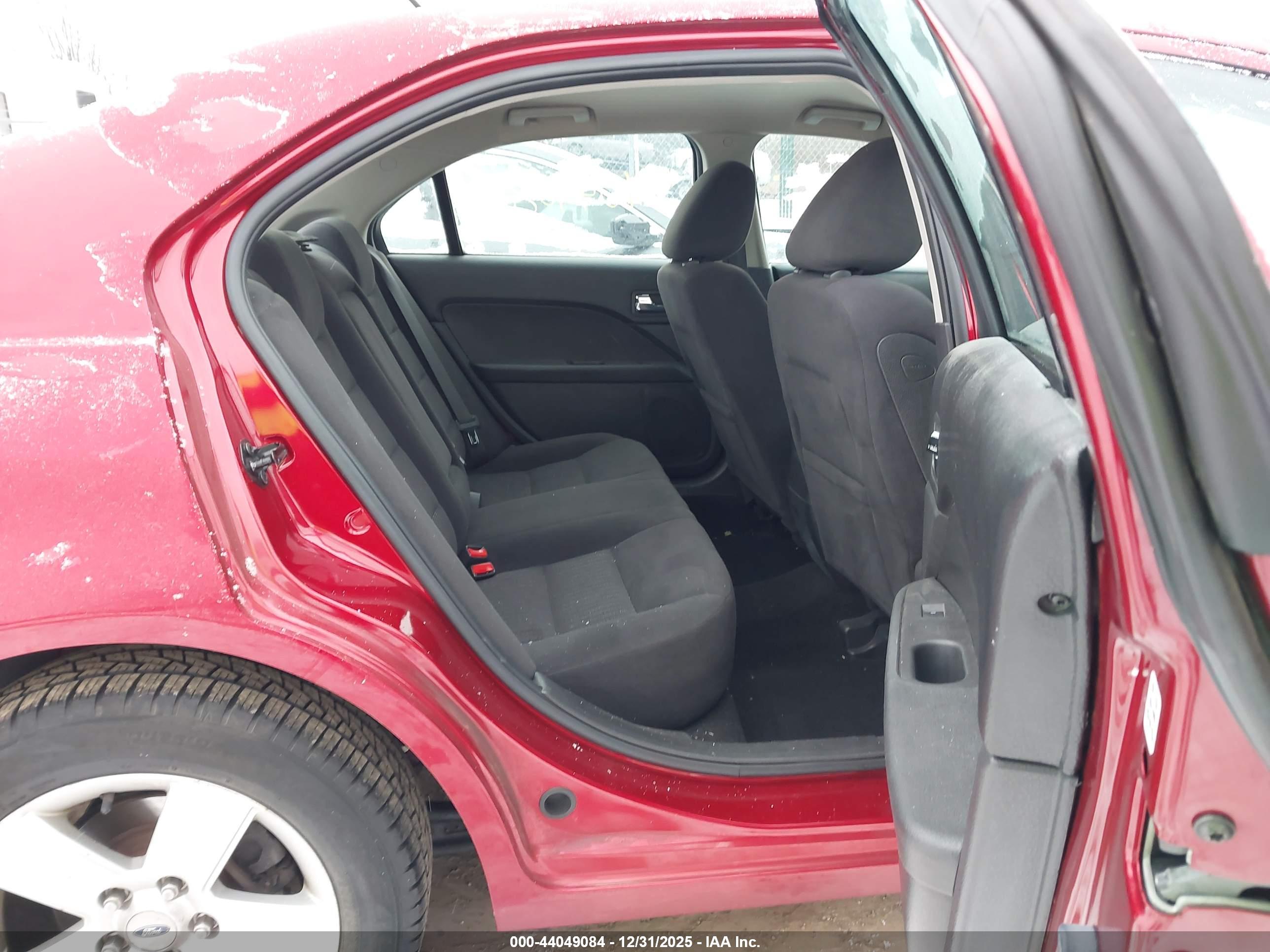 FORD FUSION image 8