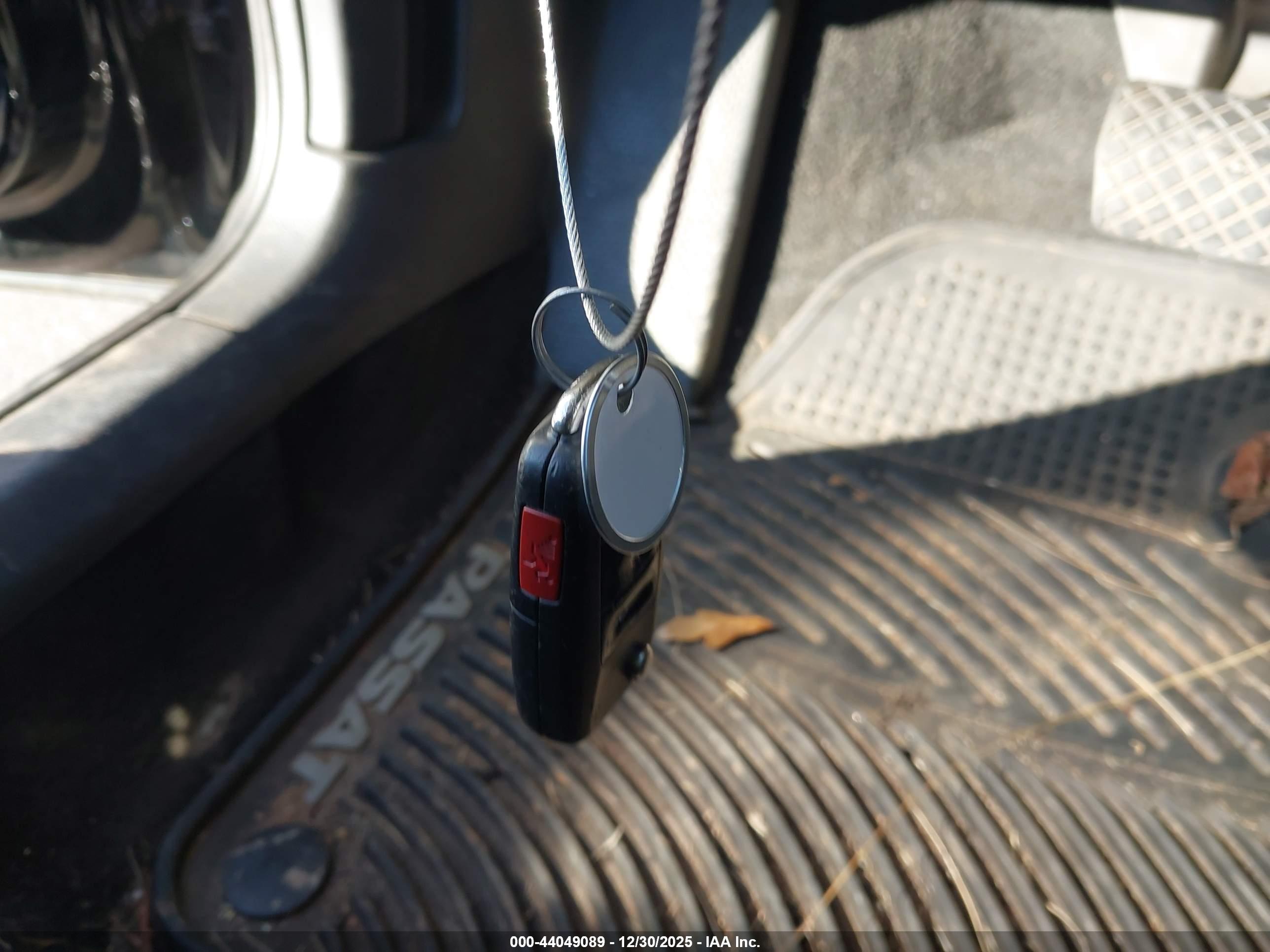 VOLKSWAGEN PASSAT image 11