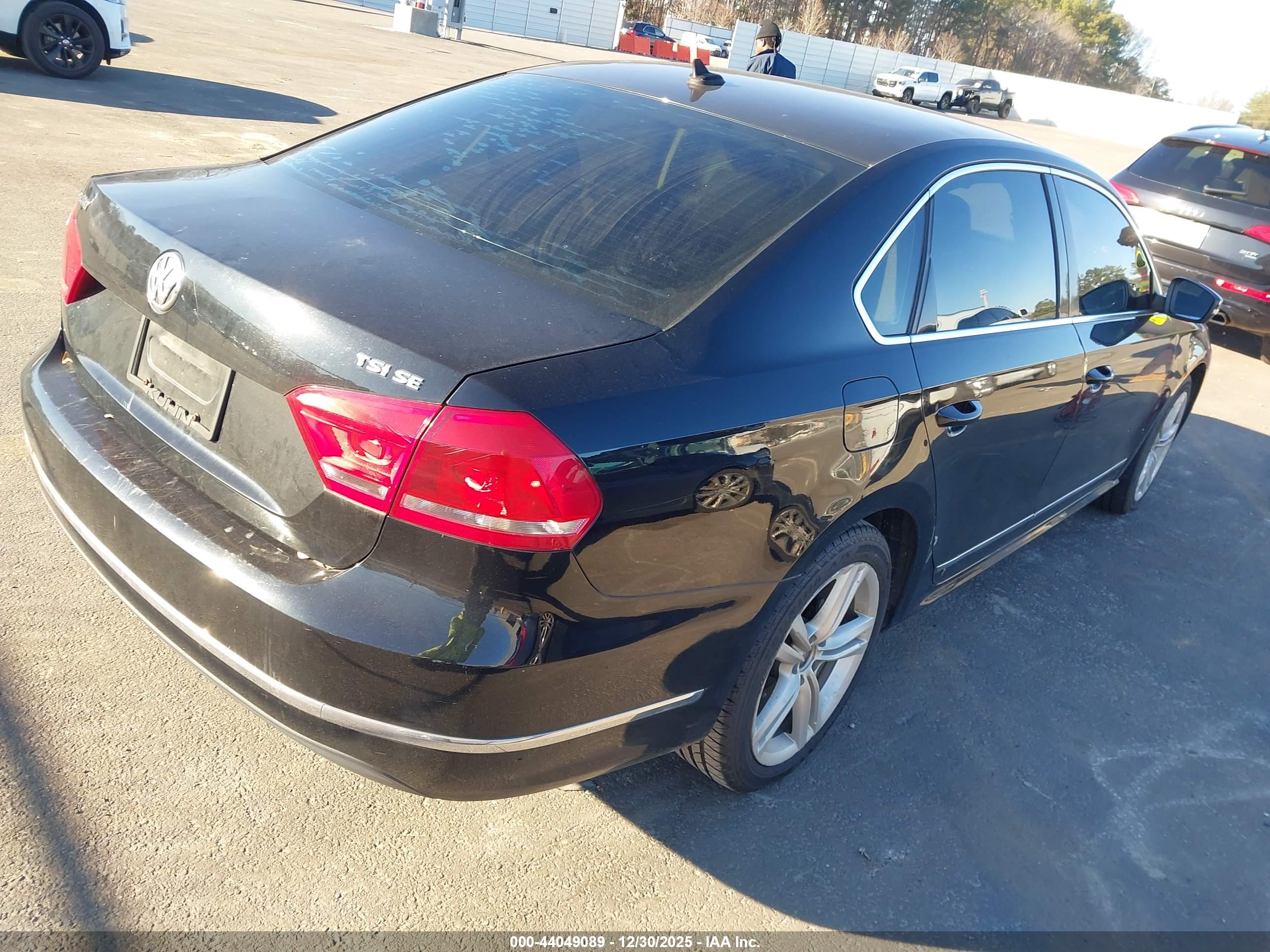 VOLKSWAGEN PASSAT image 4