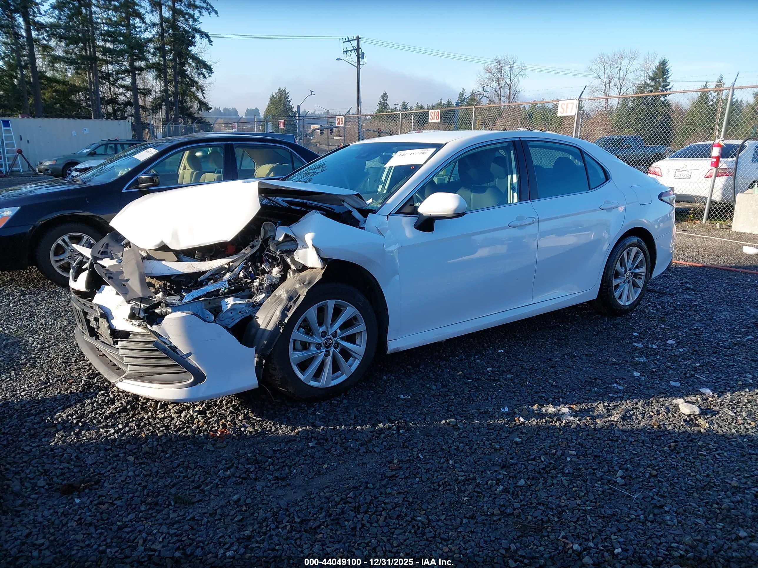 TOYOTA CAMRY image 2