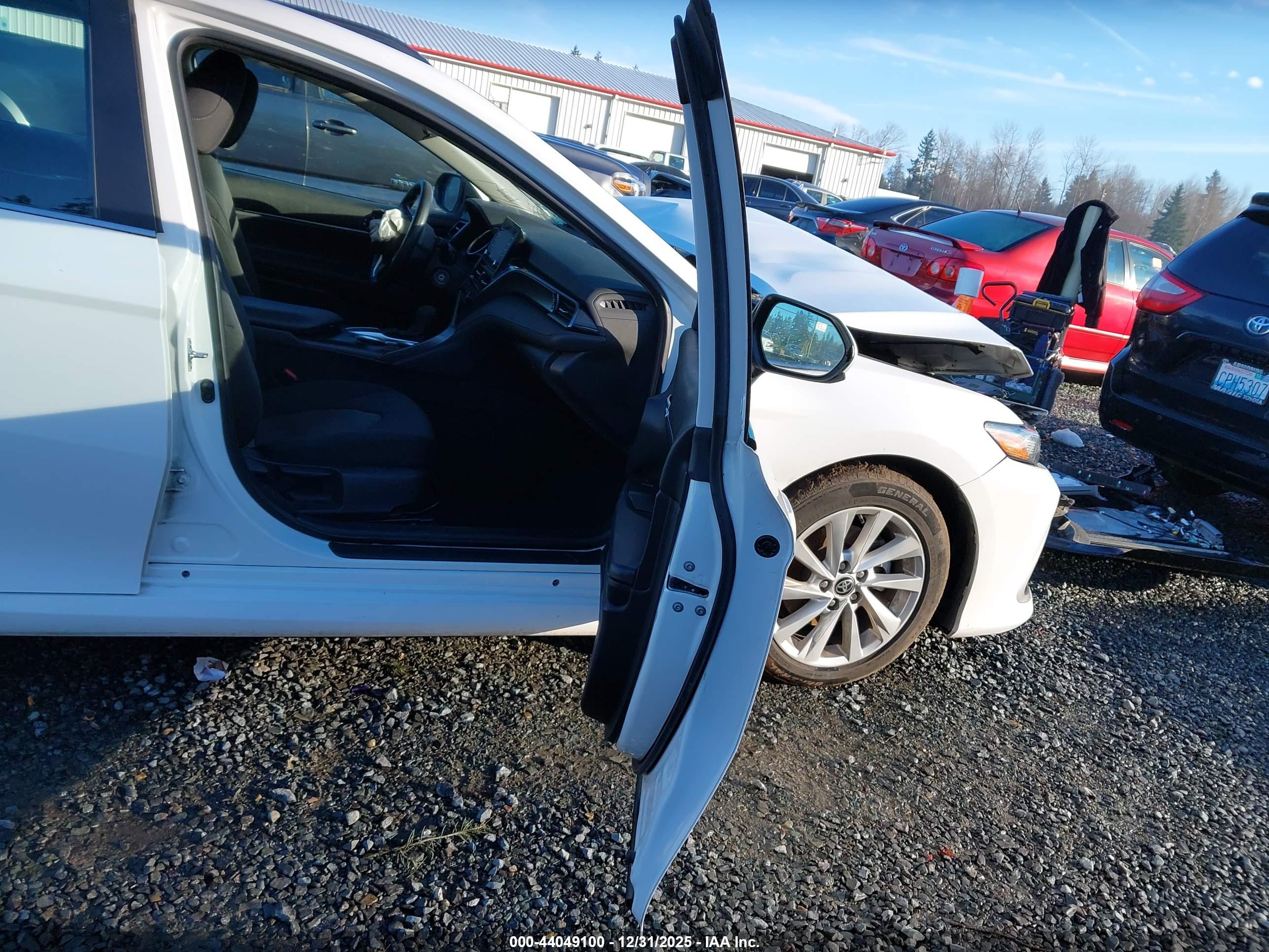 TOYOTA CAMRY image 5