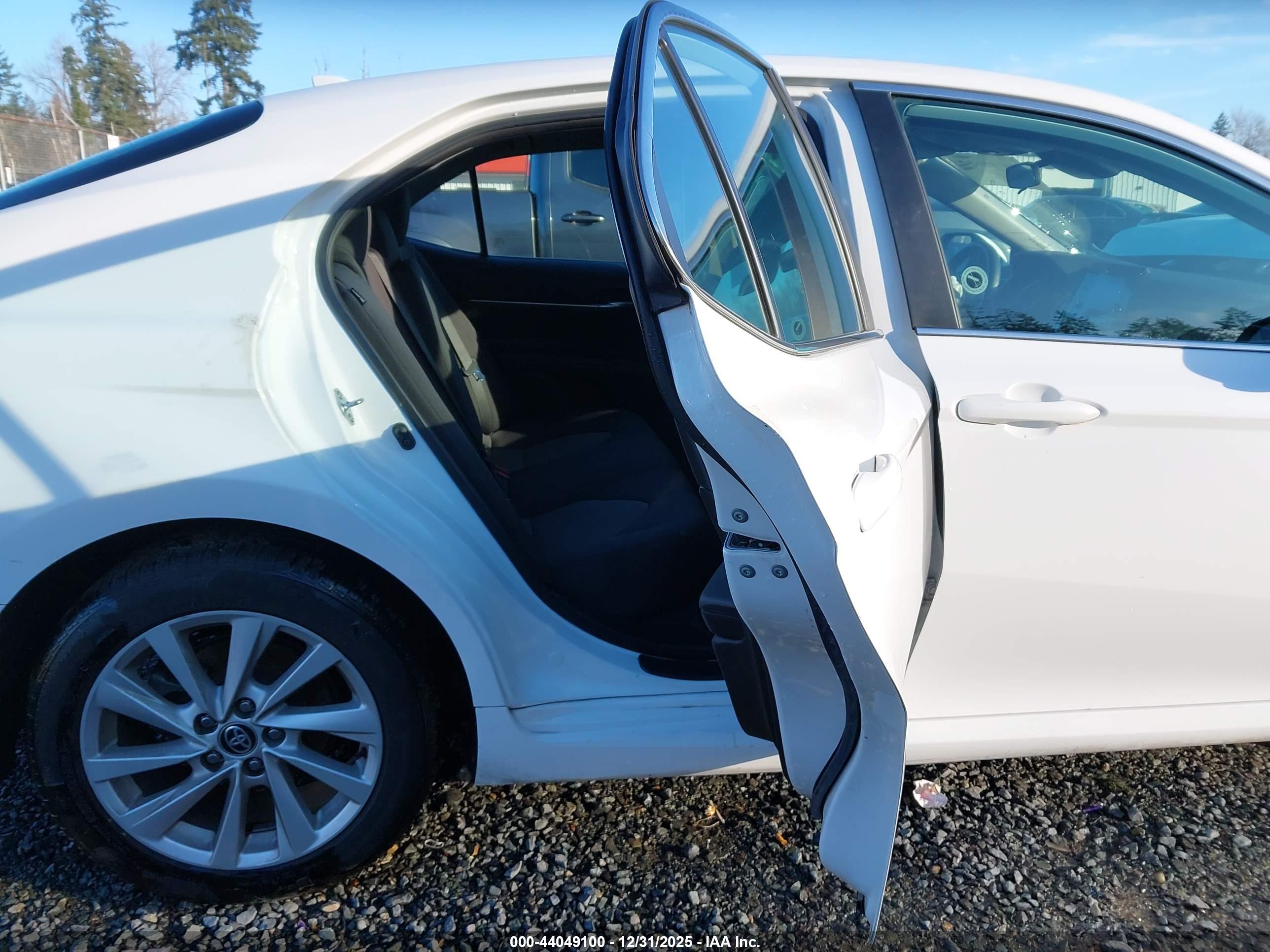 TOYOTA CAMRY image 8