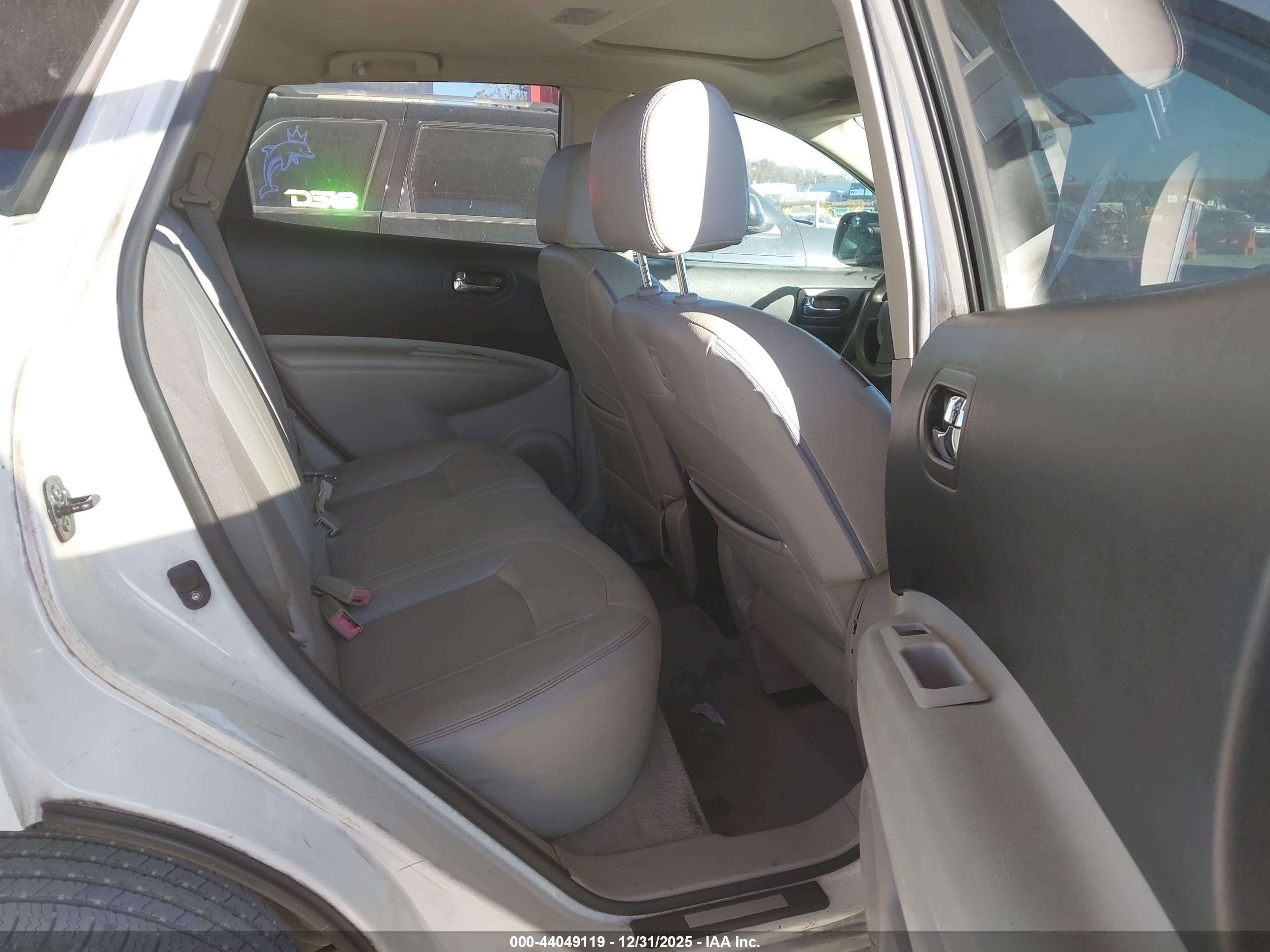 NISSAN ROGUE image 8