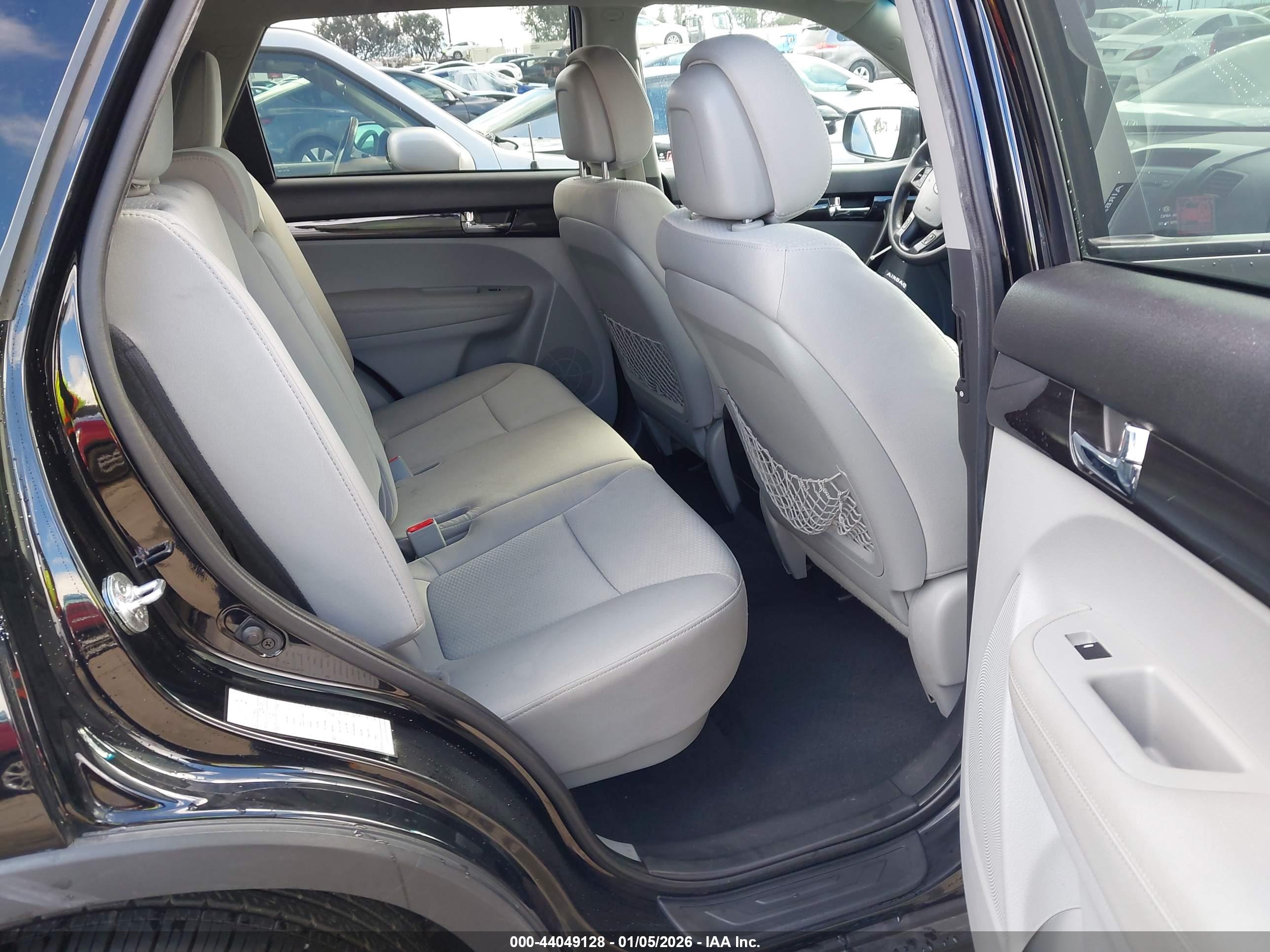 KIA SORENTO image 8
