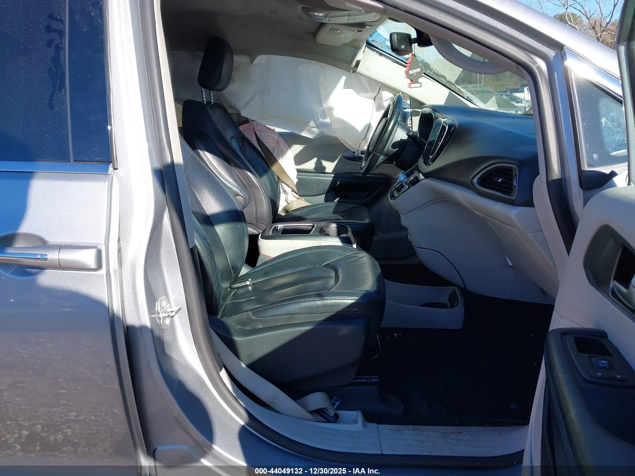 CHRYSLER PACIFICA image 5
