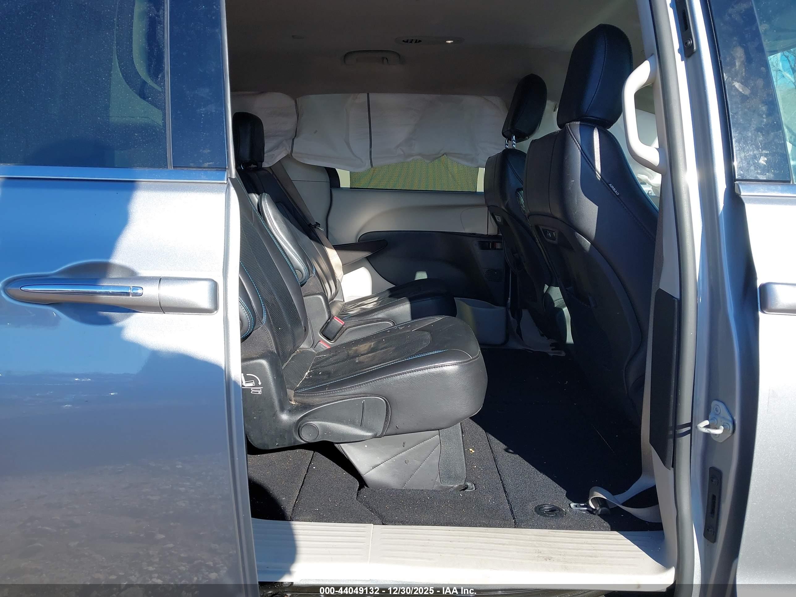 CHRYSLER PACIFICA image 8