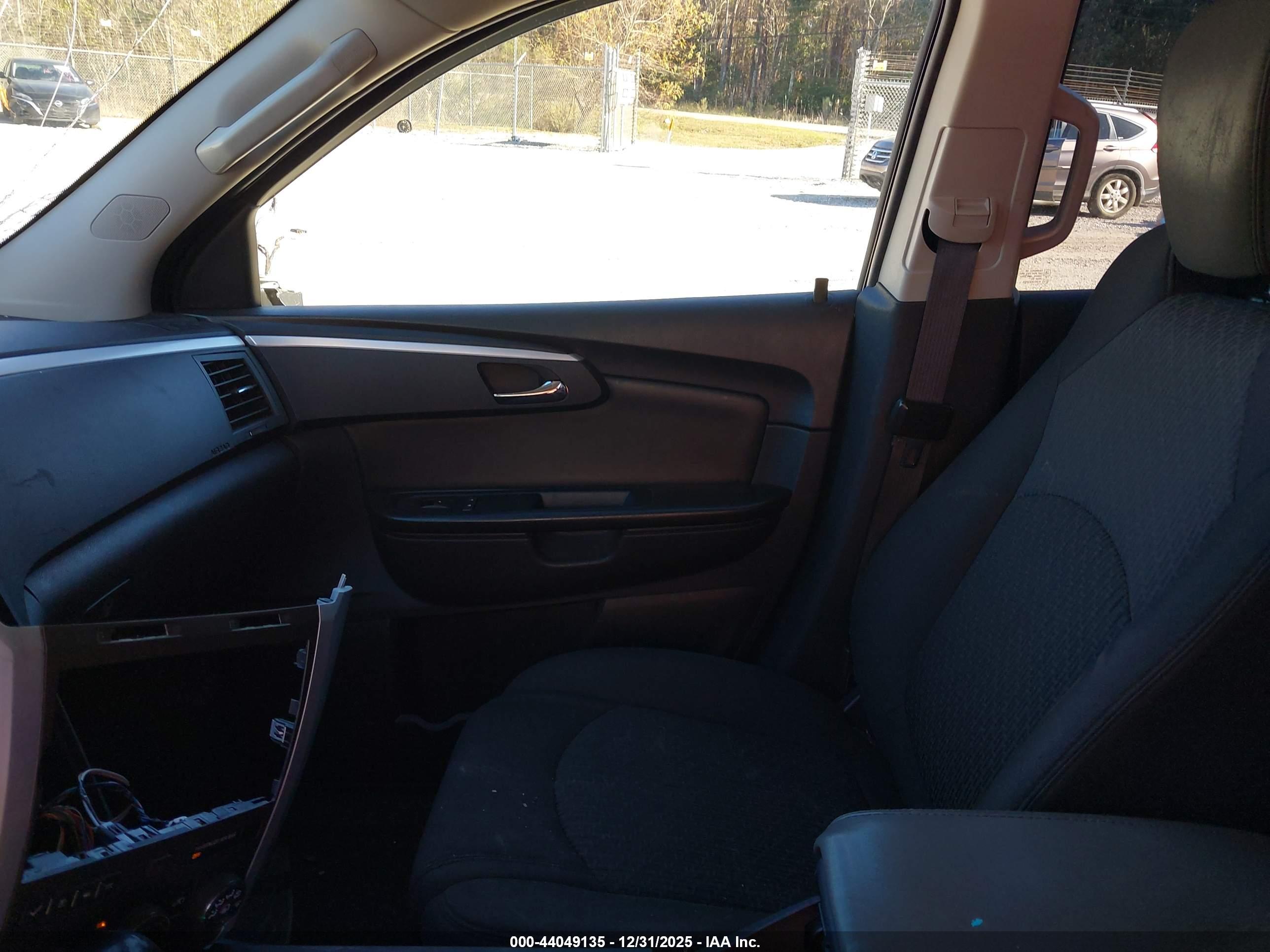 CHEVROLET TRAVERSE image 5