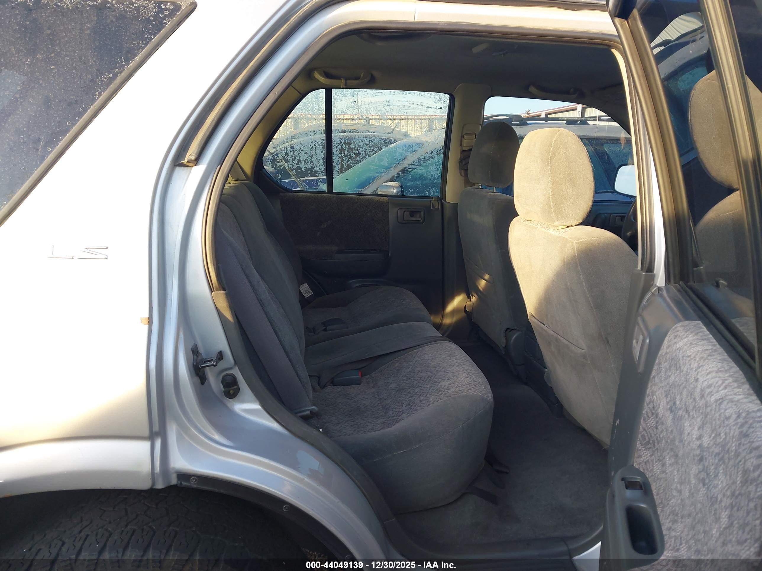 ISUZU RODEO image 8