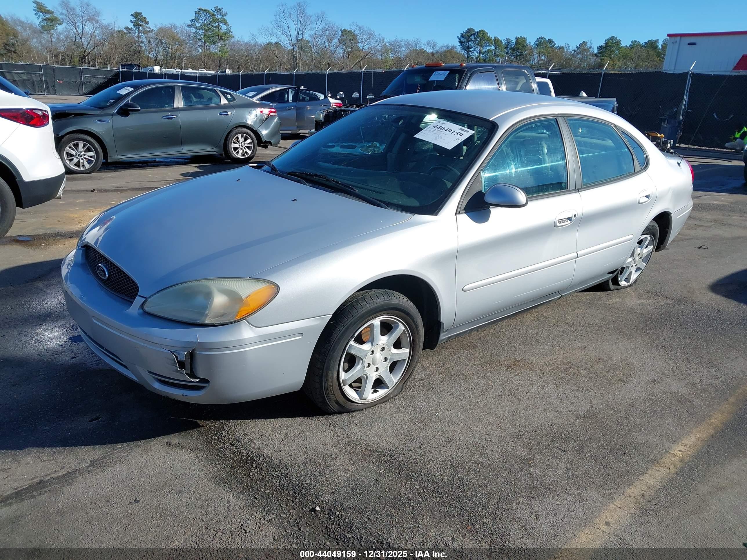 FORD TAURUS image 2