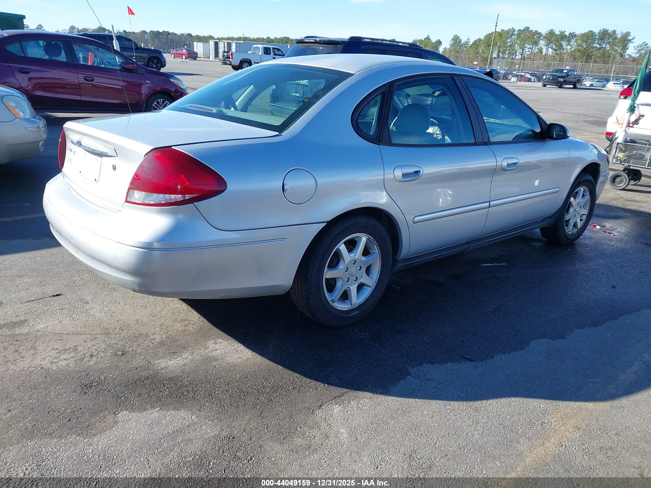 FORD TAURUS image 4