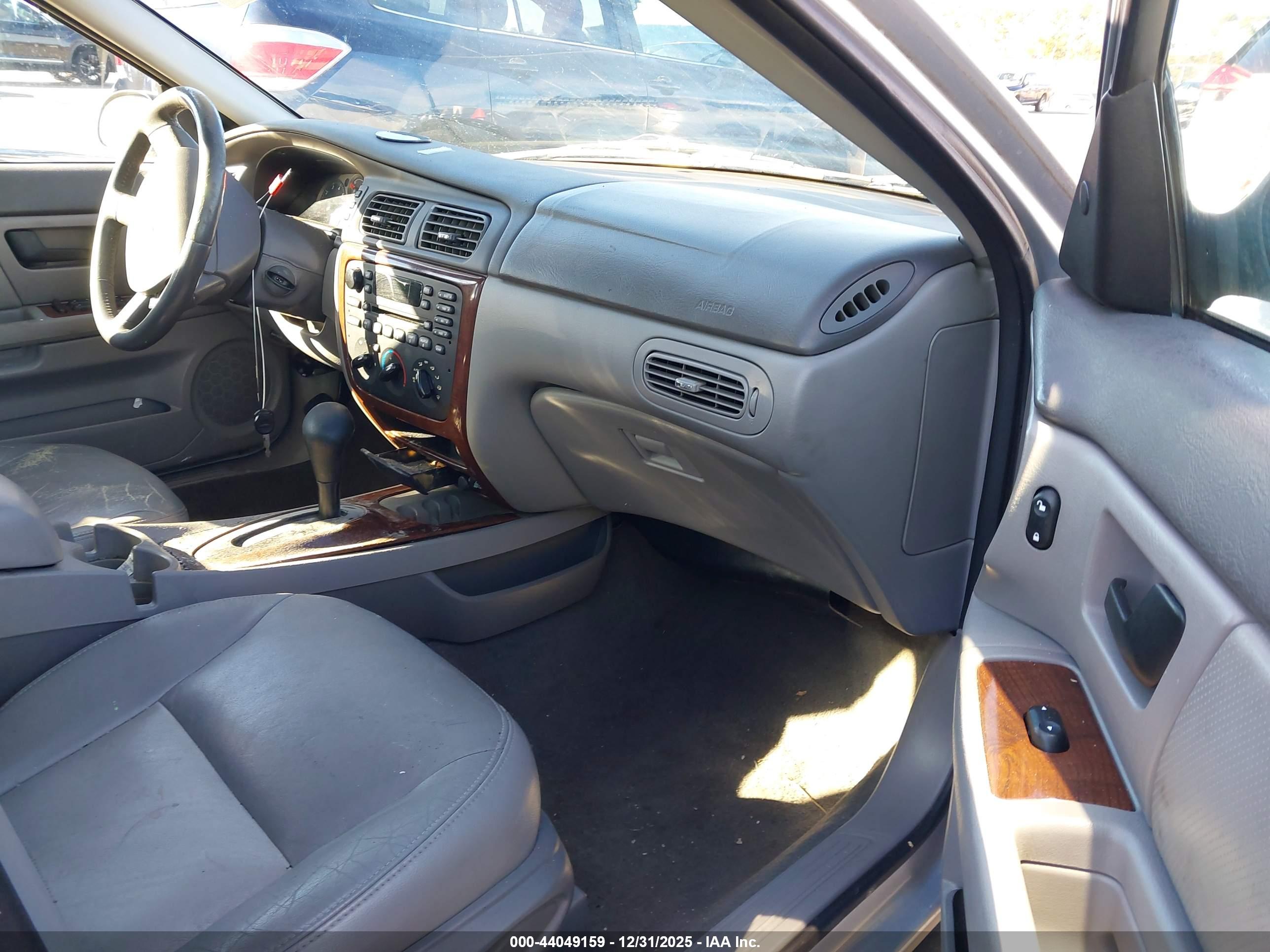 FORD TAURUS image 5