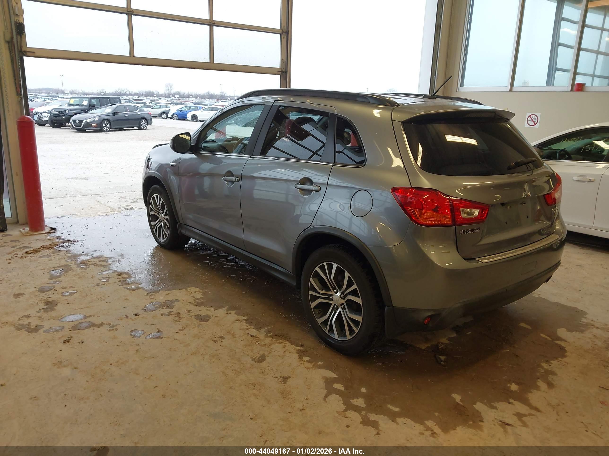 MITSUBISHI OUTLANDER image 3