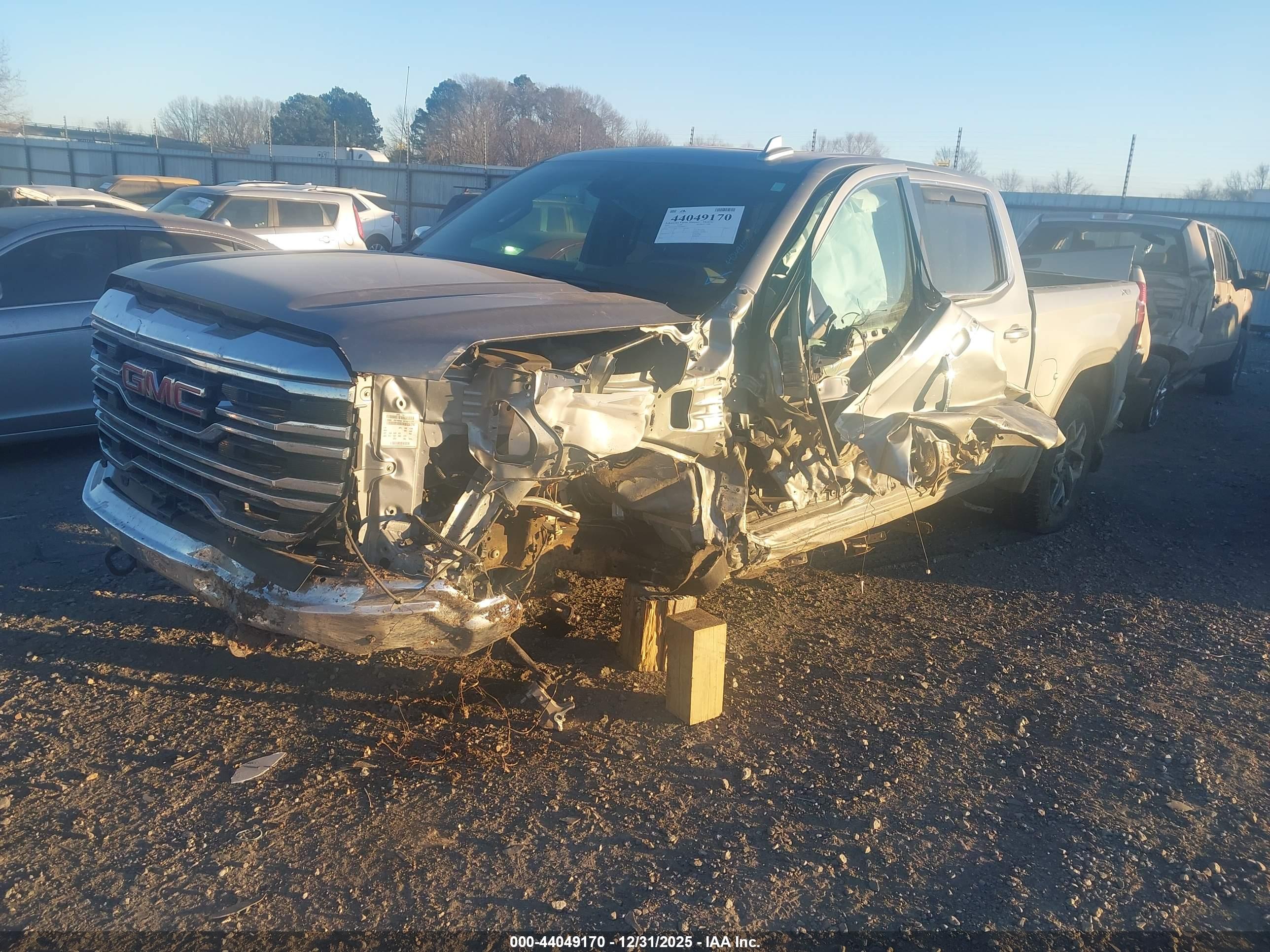 GMC SIERRA image 2