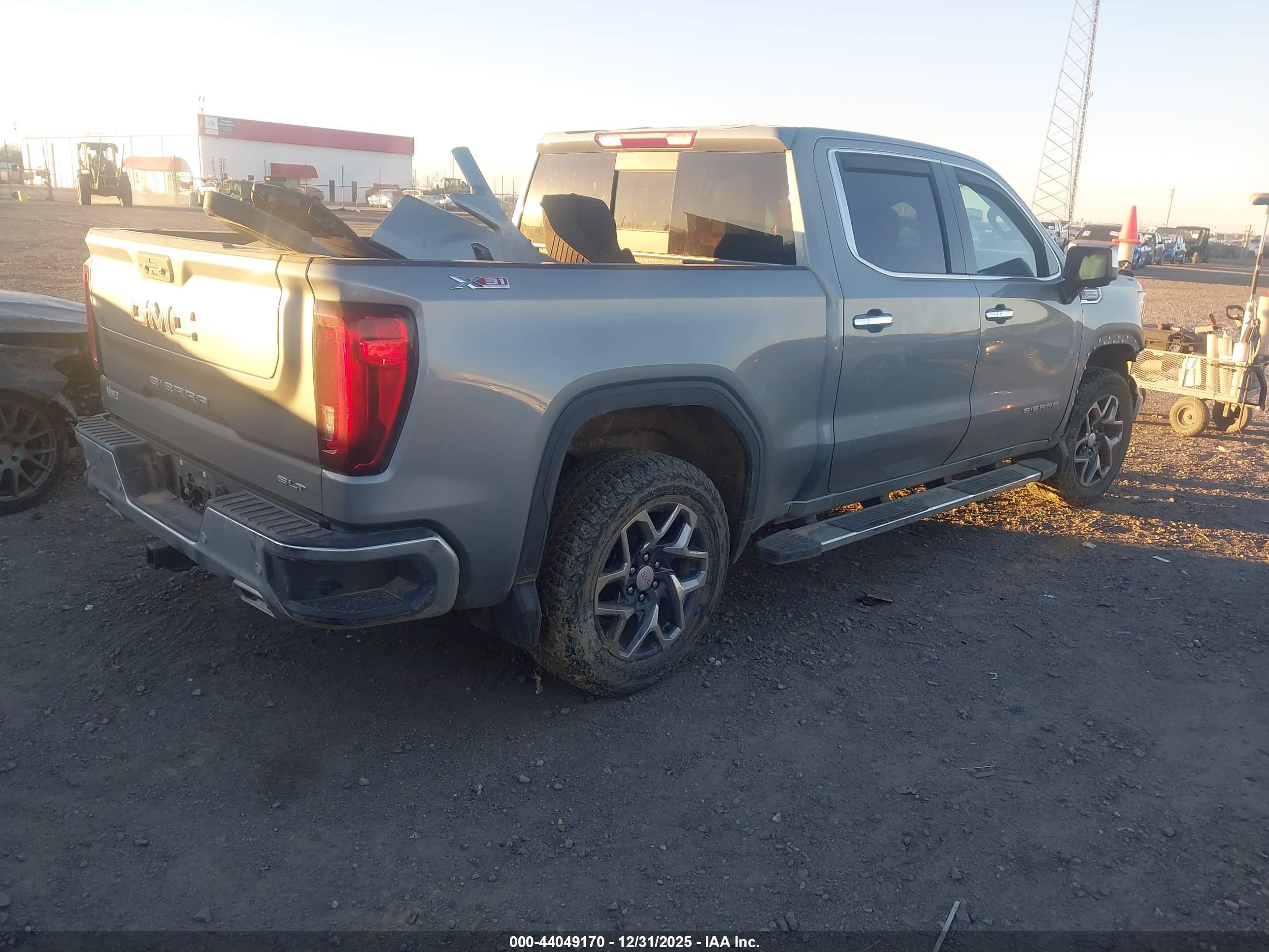 GMC SIERRA image 4