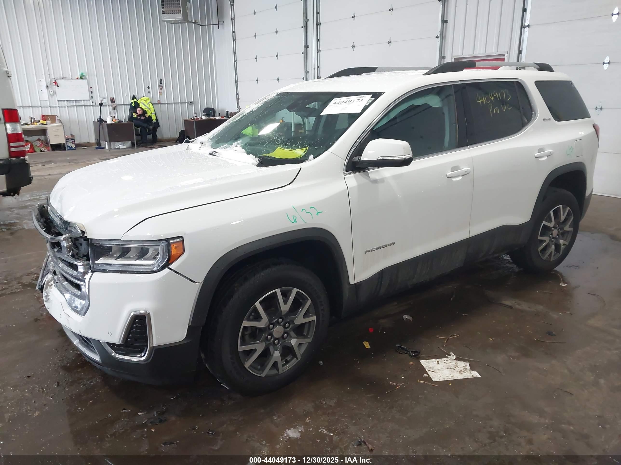 GMC ACADIA image 2