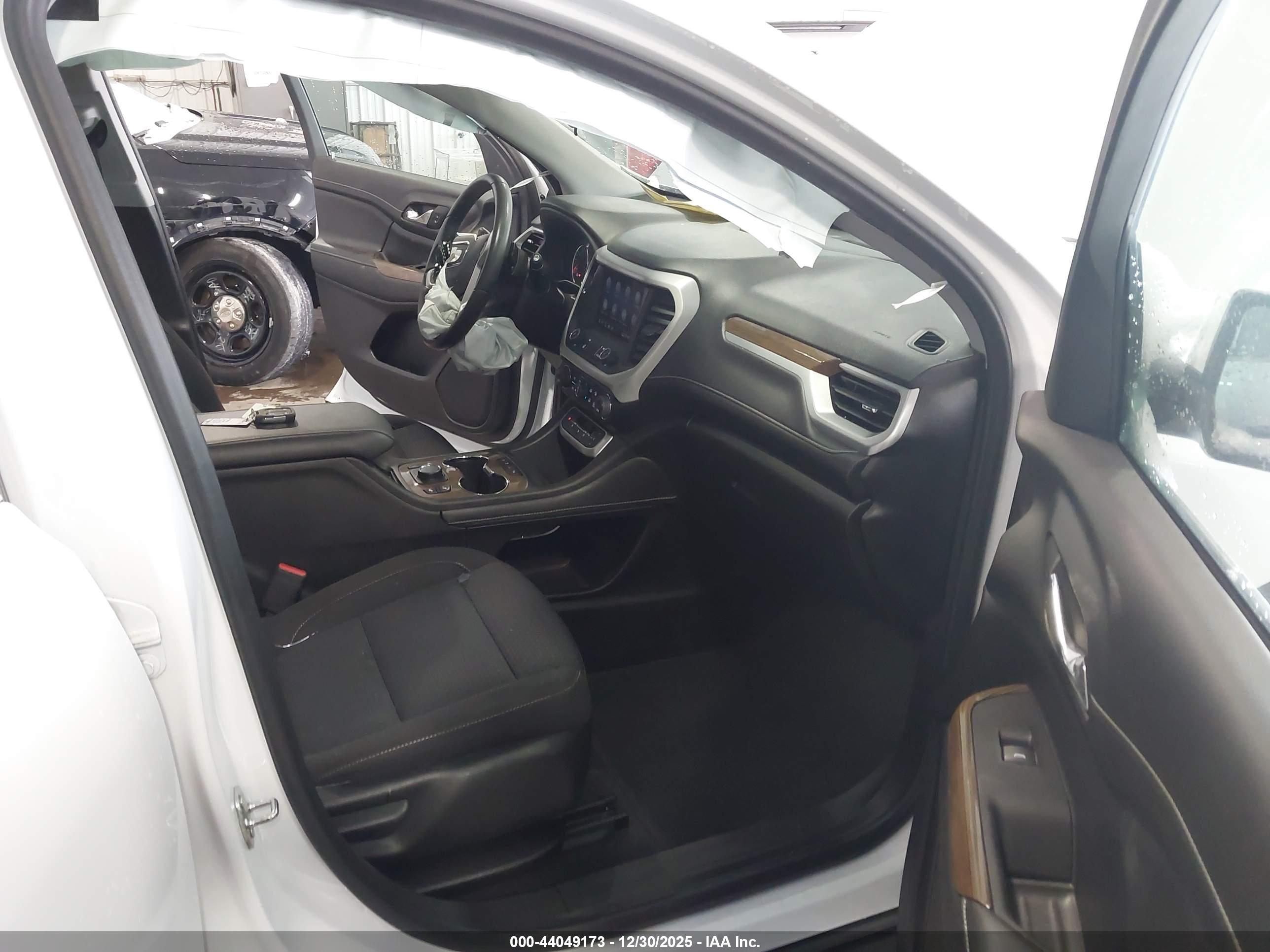 GMC ACADIA image 5