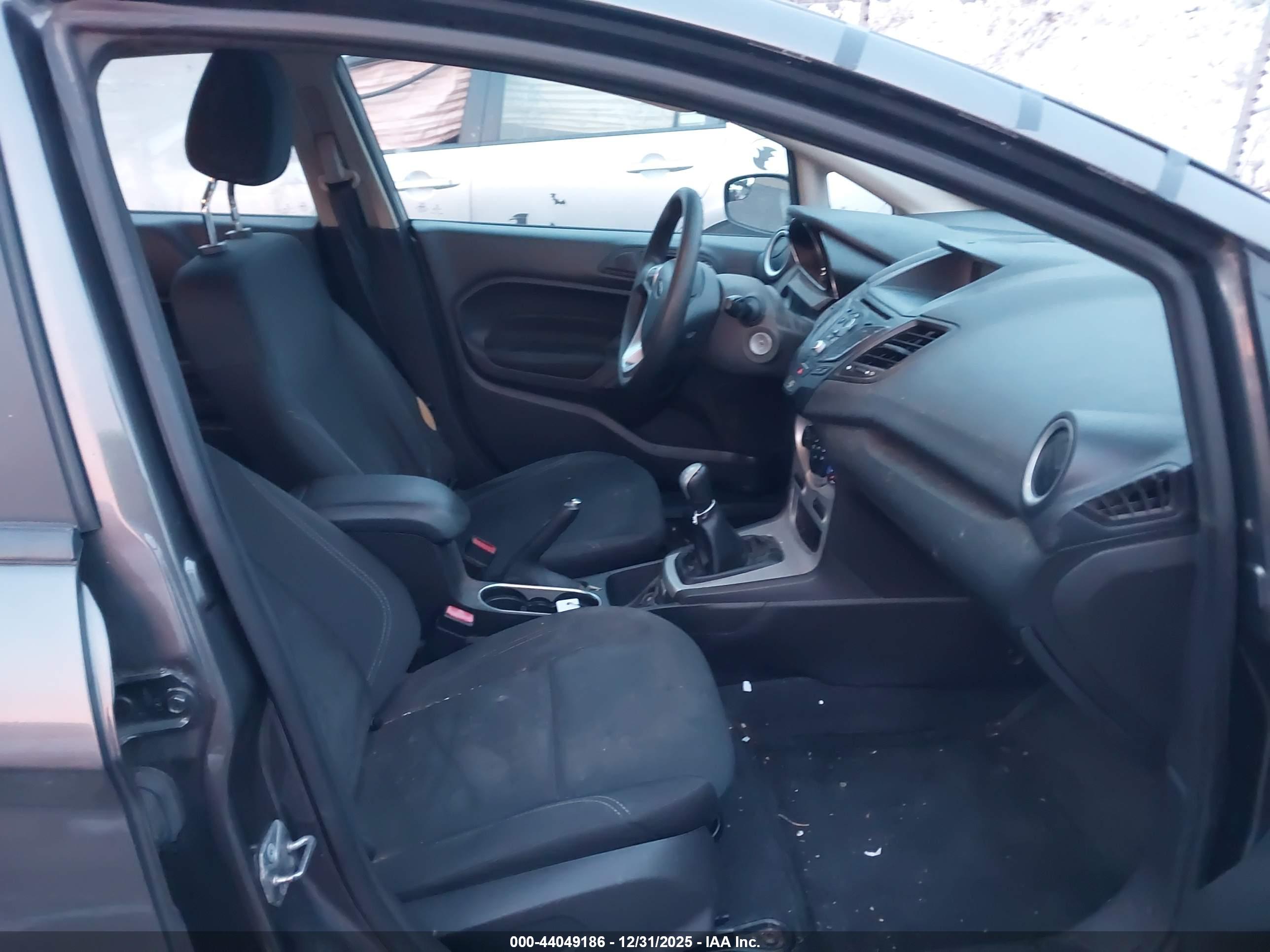 FORD FIESTA image 5