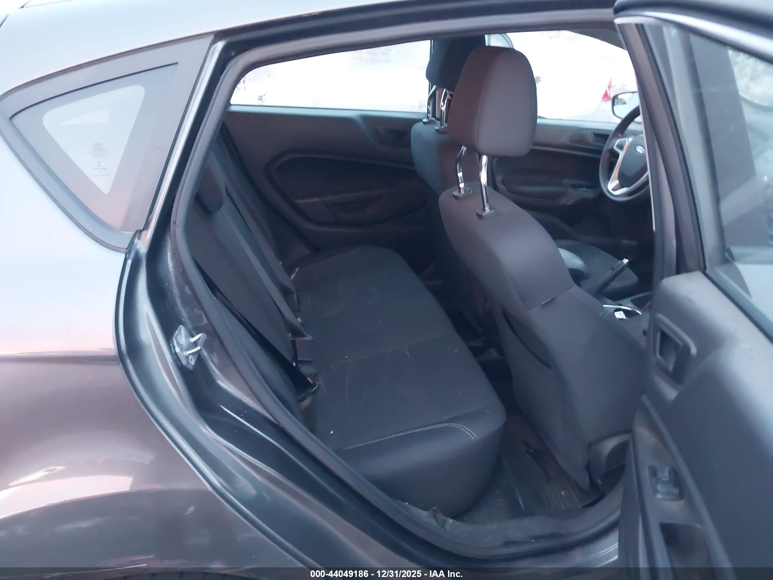 FORD FIESTA image 8