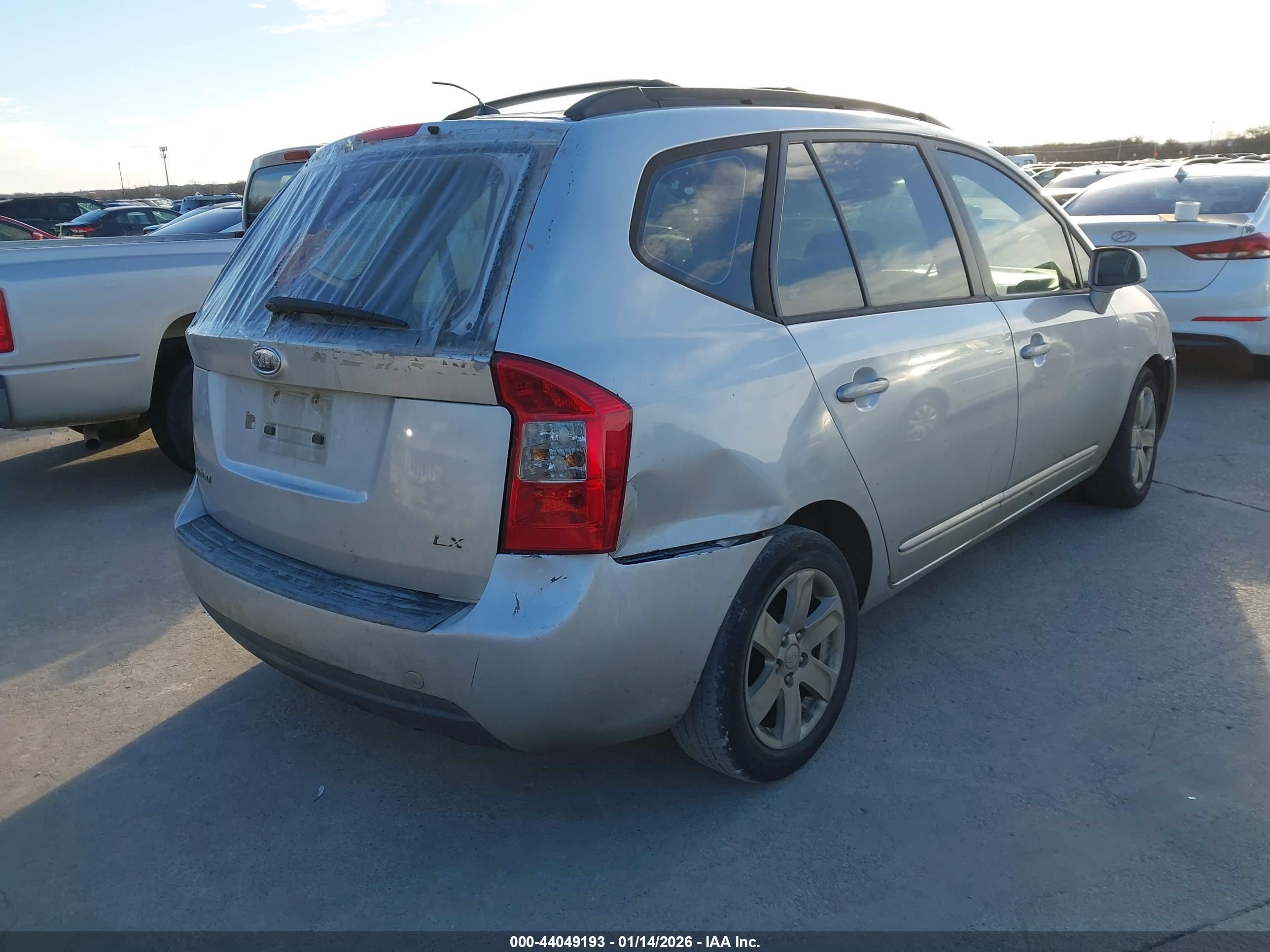 KIA RONDO image 4