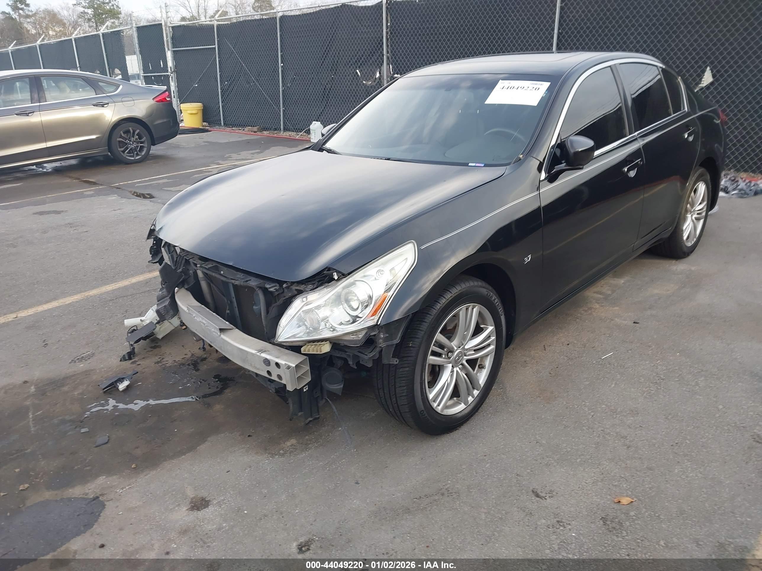 INFINITI Q40 image 2