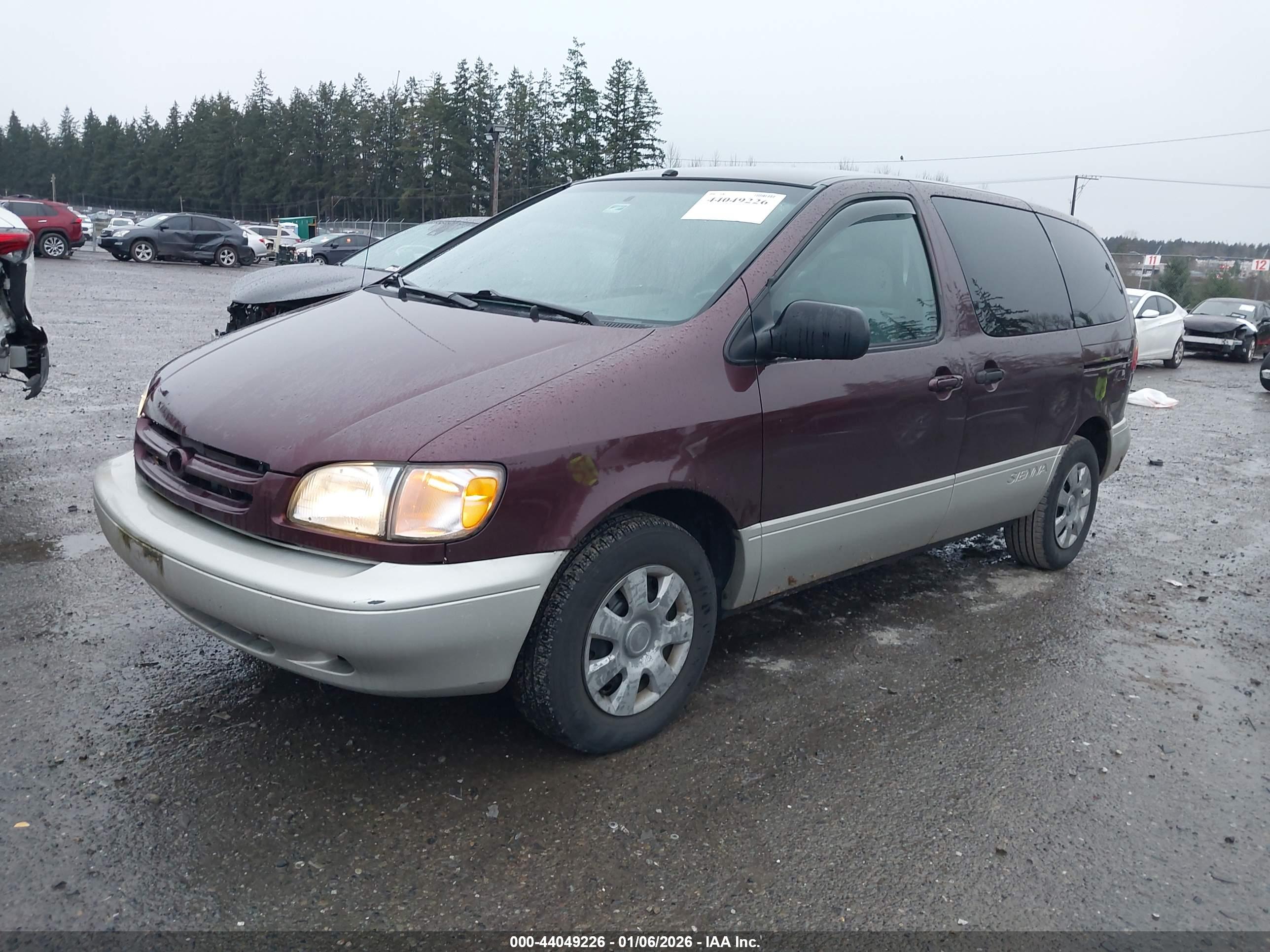 TOYOTA SIENNA image 2