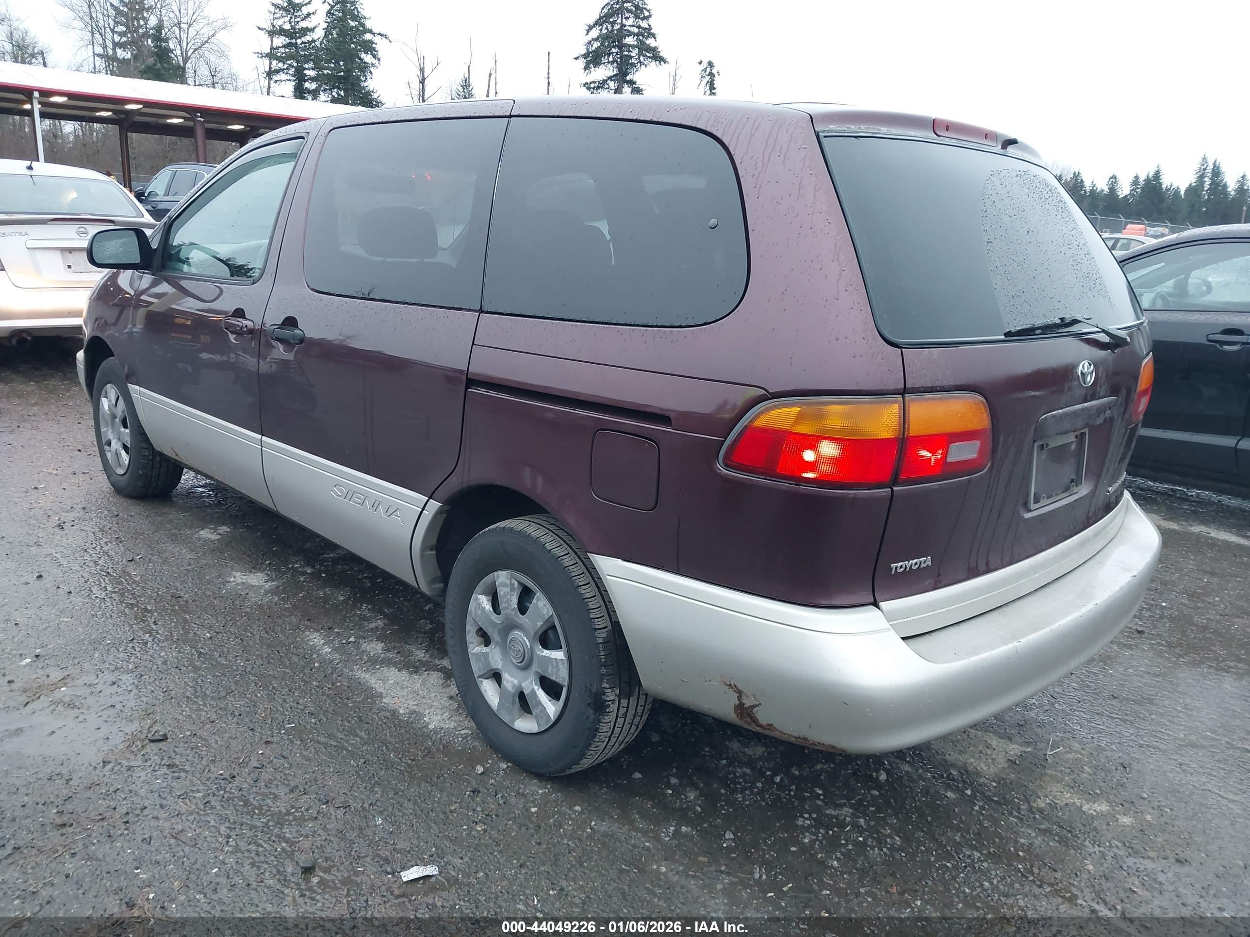 TOYOTA SIENNA image 3