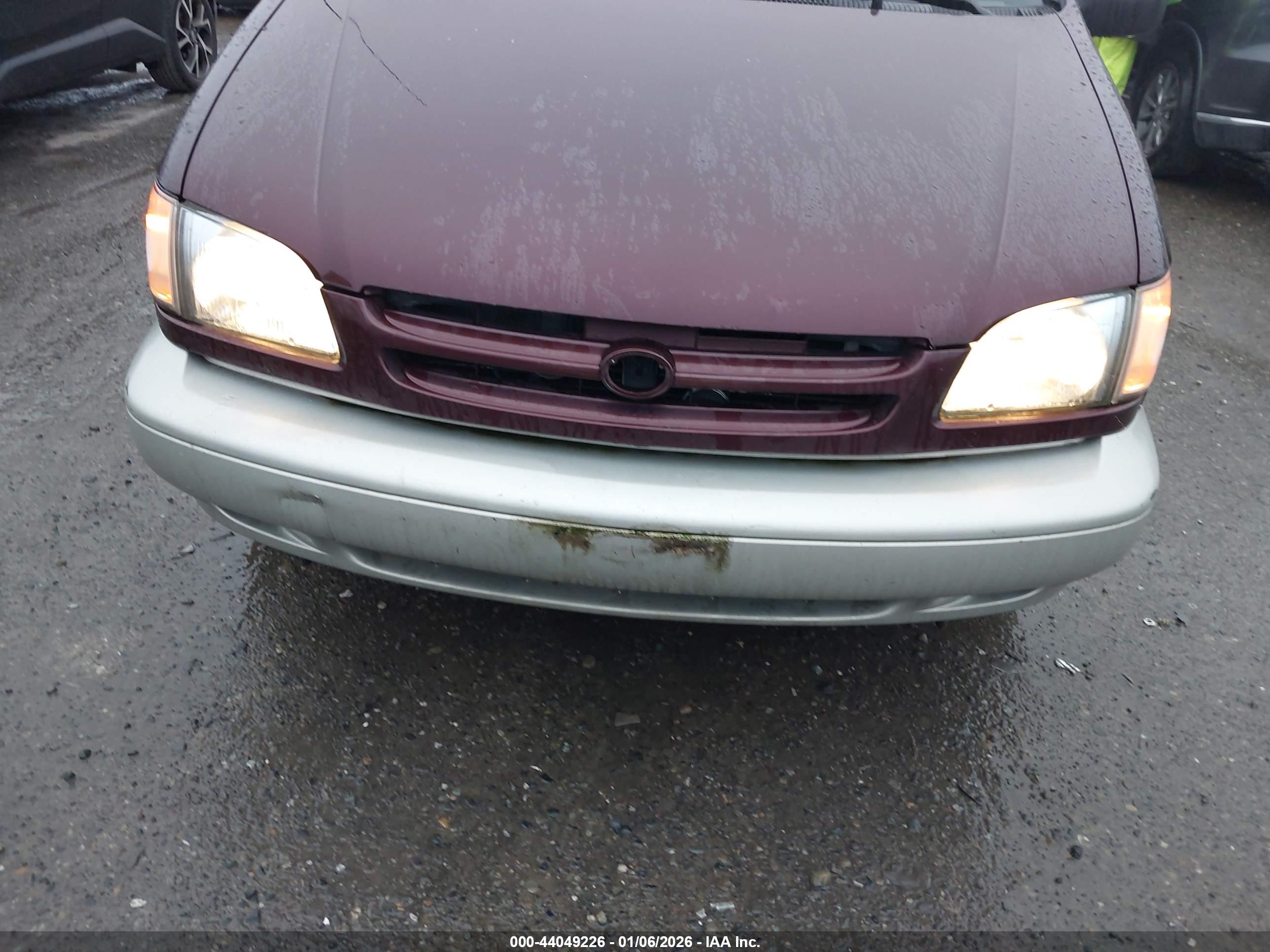TOYOTA SIENNA image 6