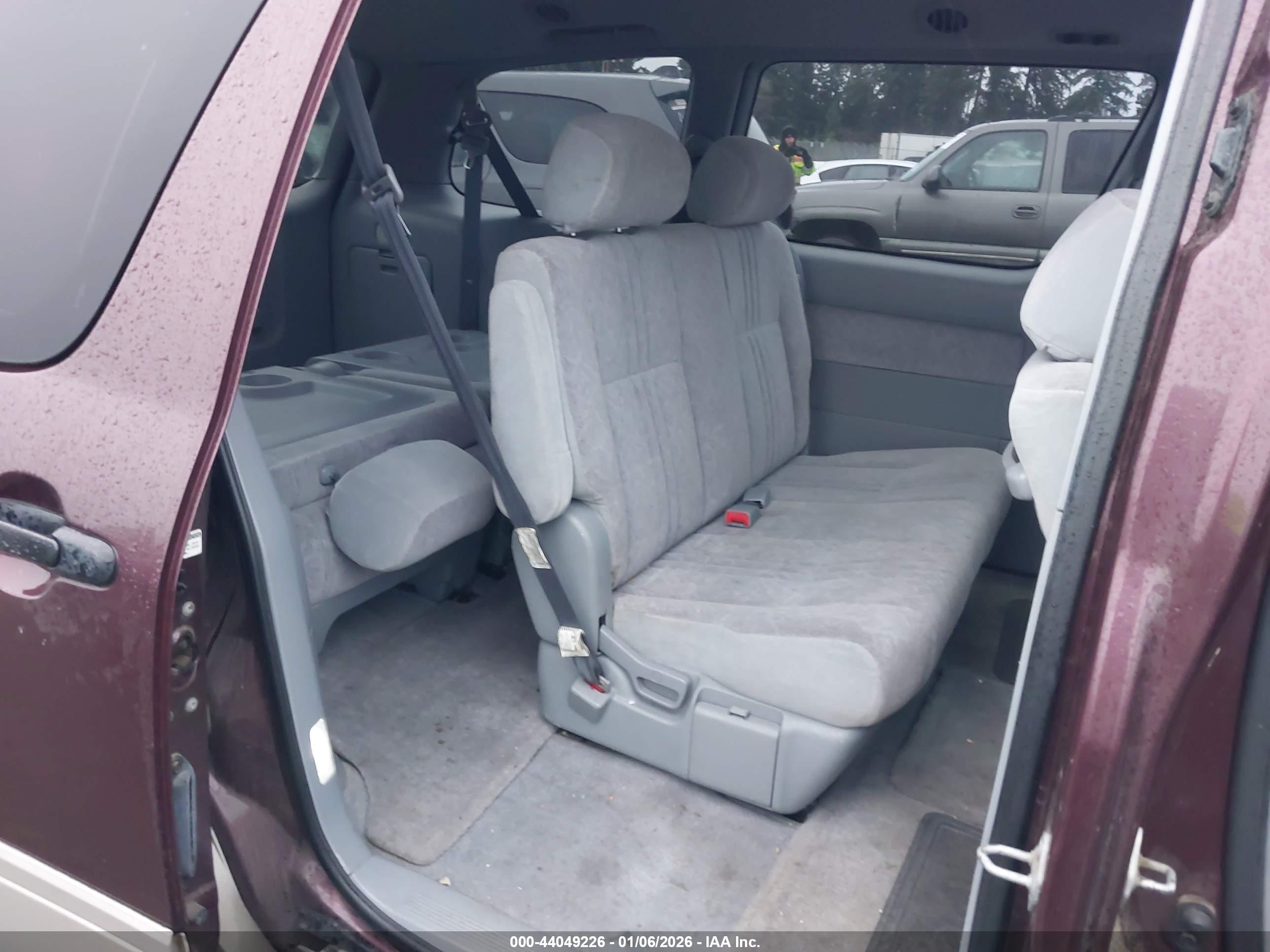 TOYOTA SIENNA image 8