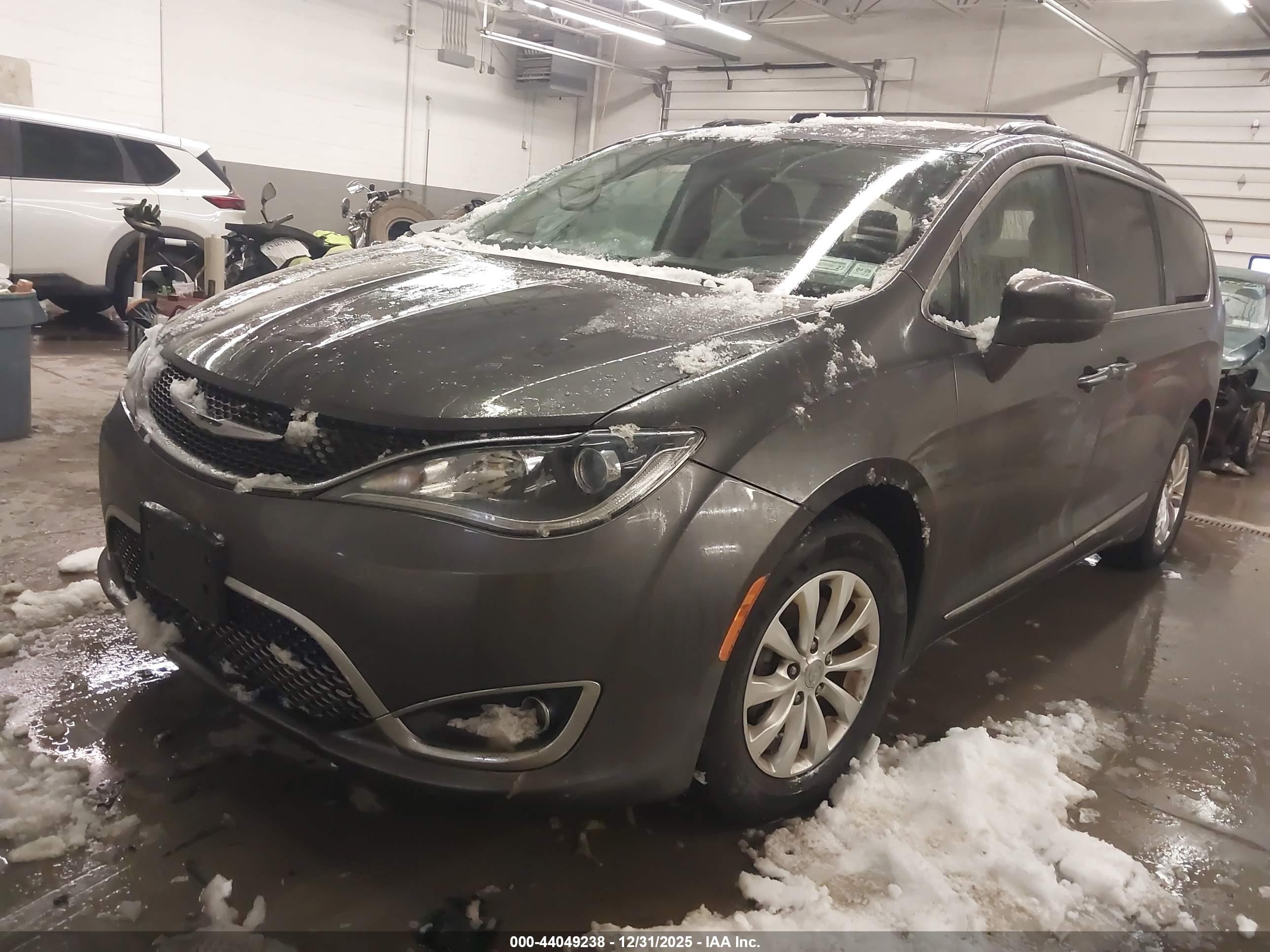 CHRYSLER PACIFICA image 2