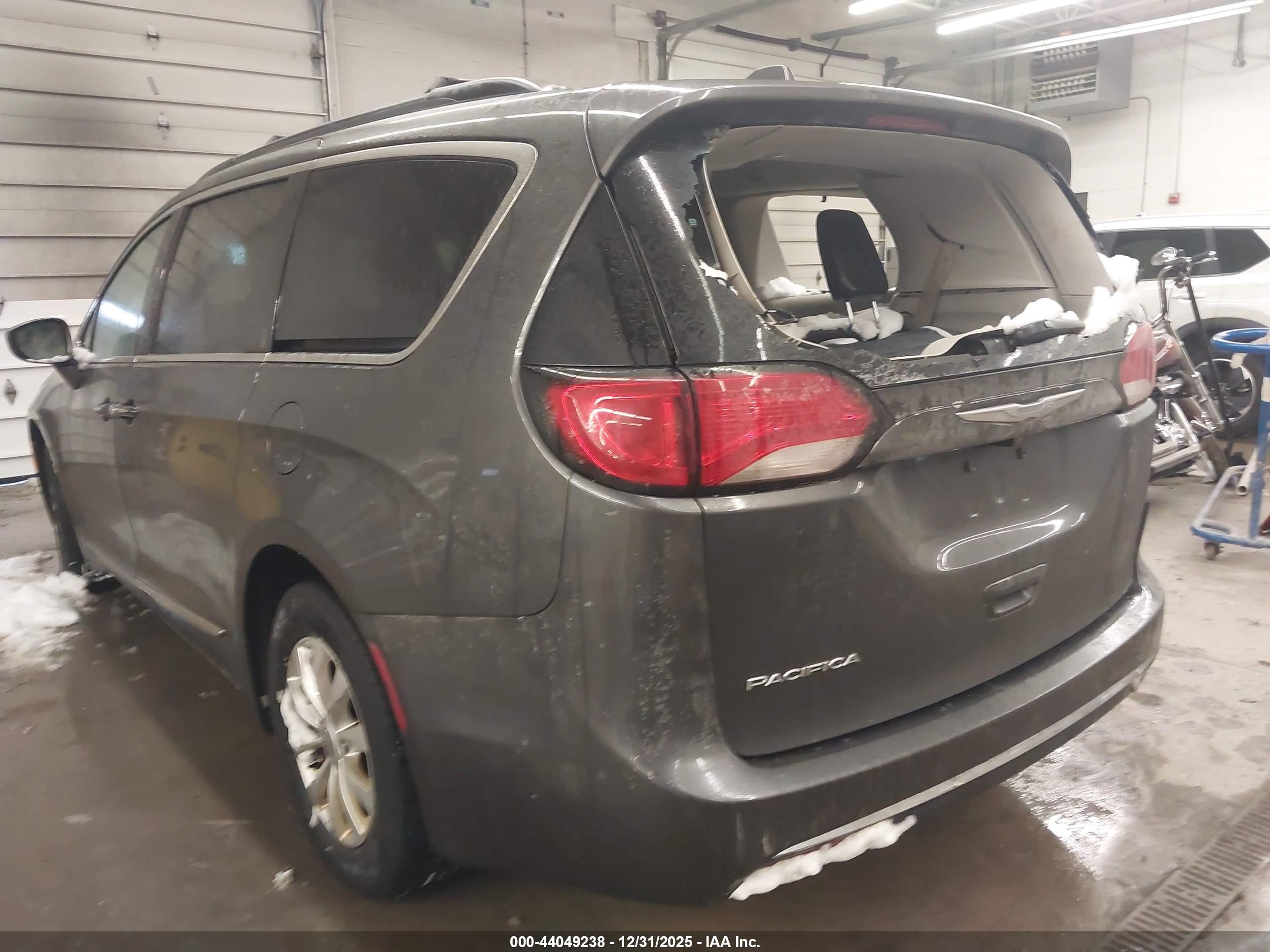 CHRYSLER PACIFICA image 3