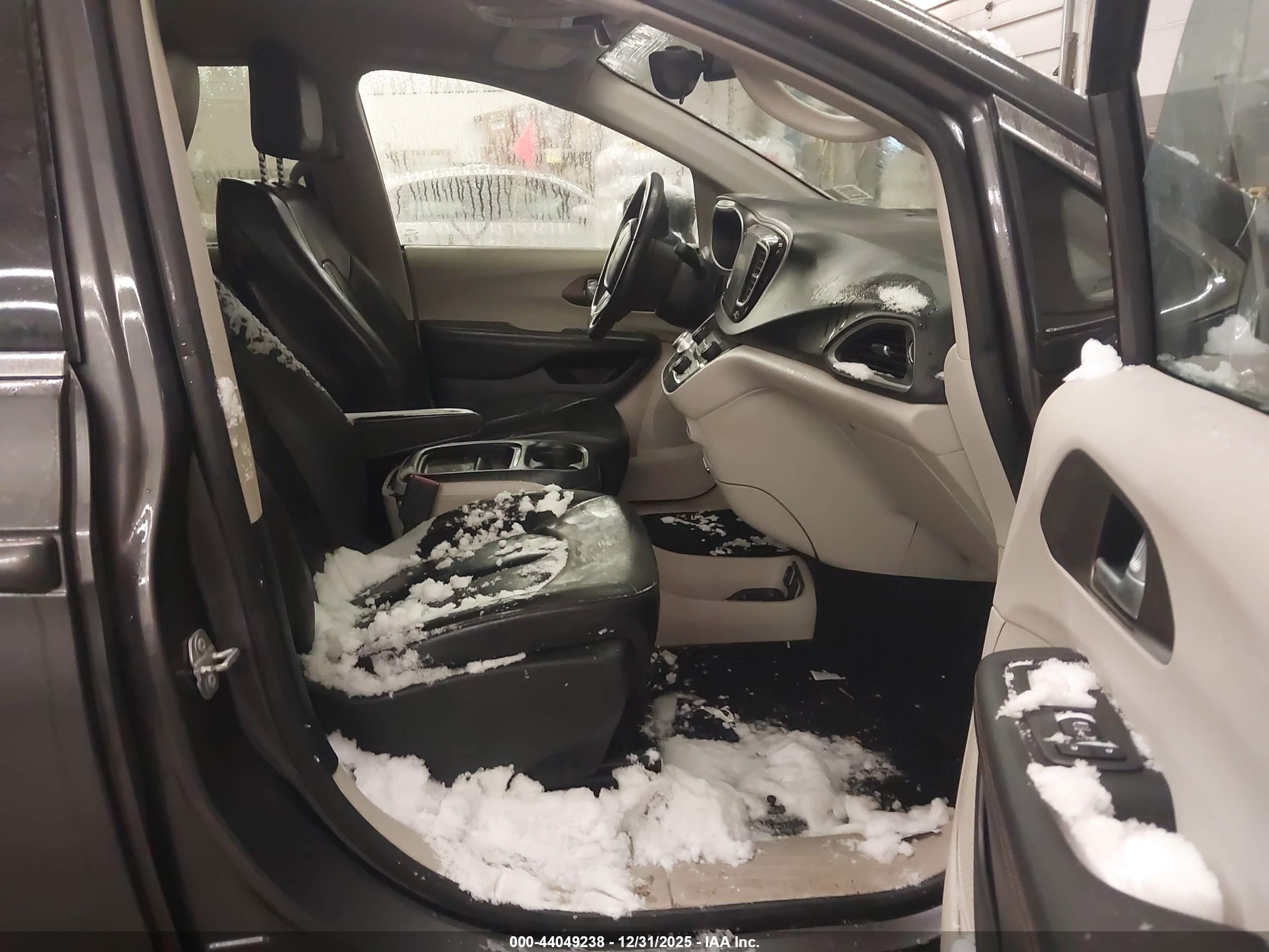 CHRYSLER PACIFICA image 5